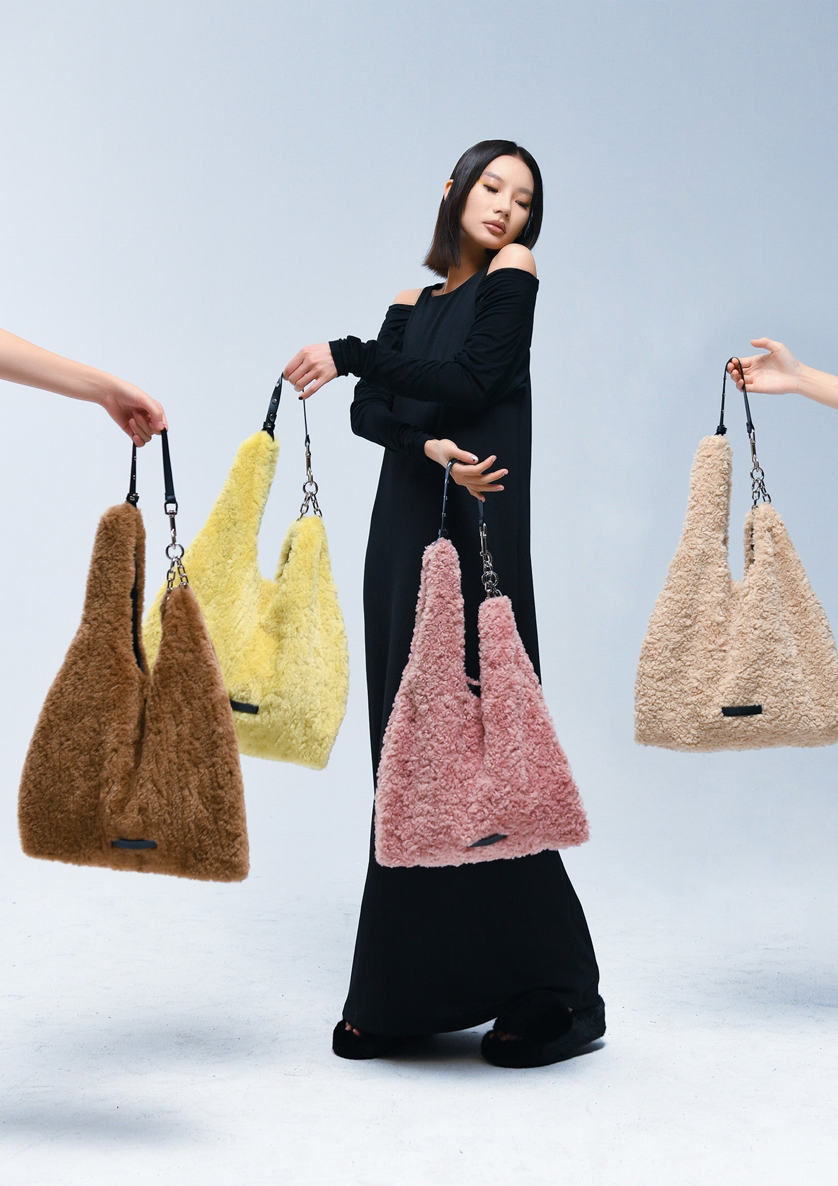 Fluffy tote bag - black – Future Fusion Online