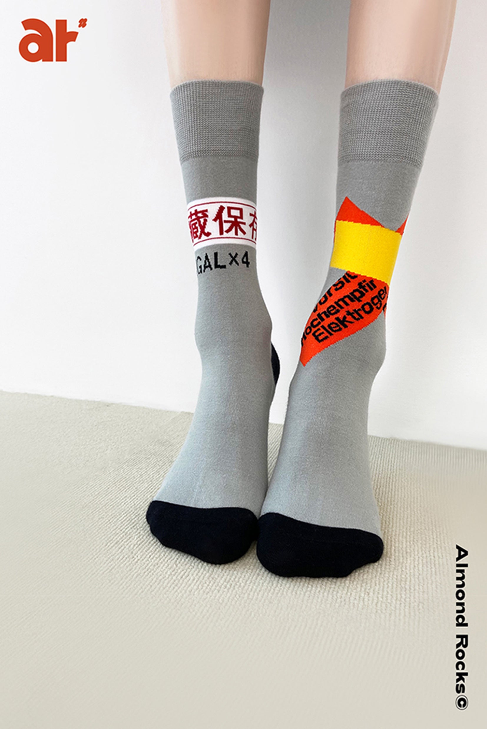 Delivery Labels mid-calf sock in grey