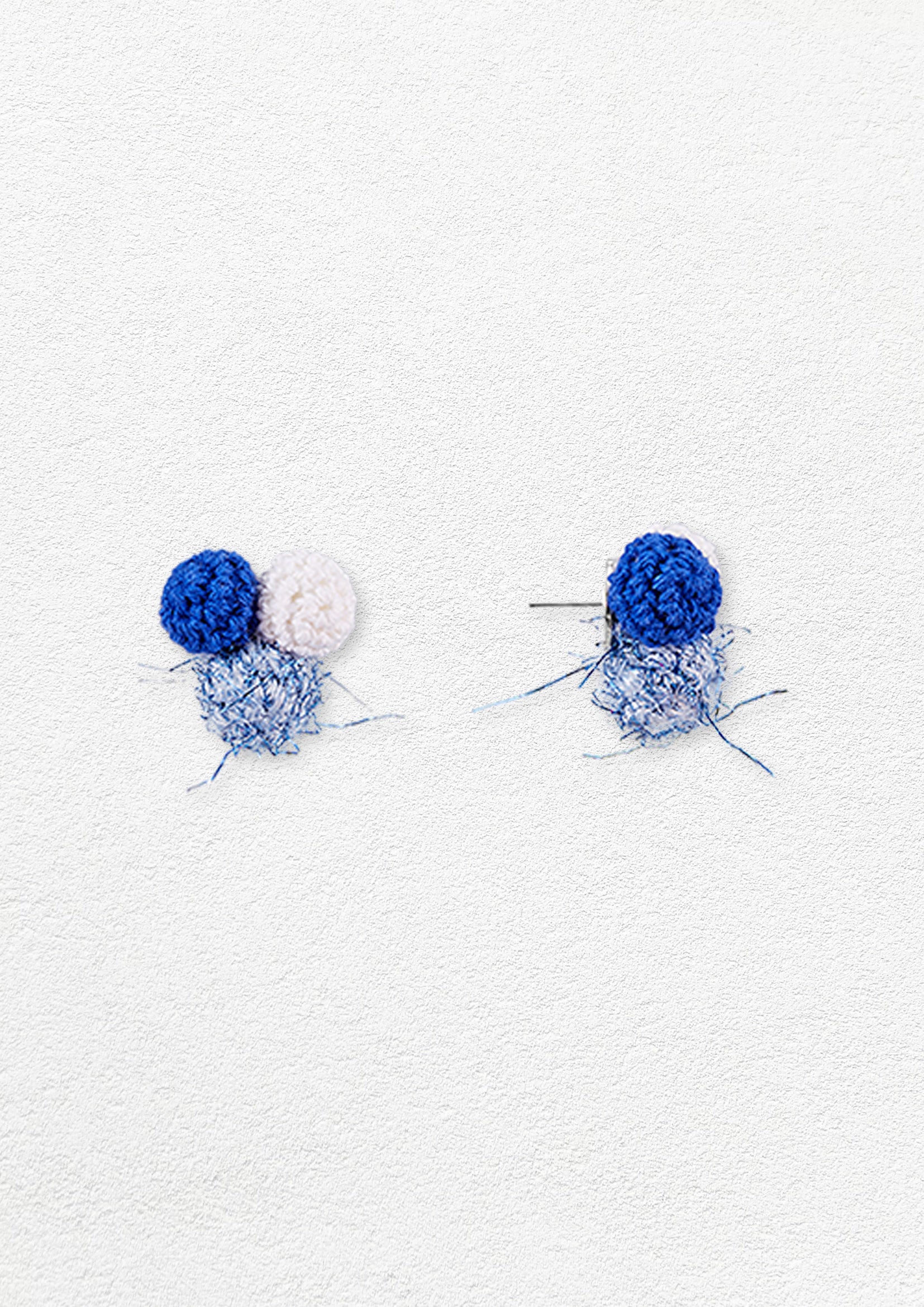 Triple balls crochet earrings - blue & white