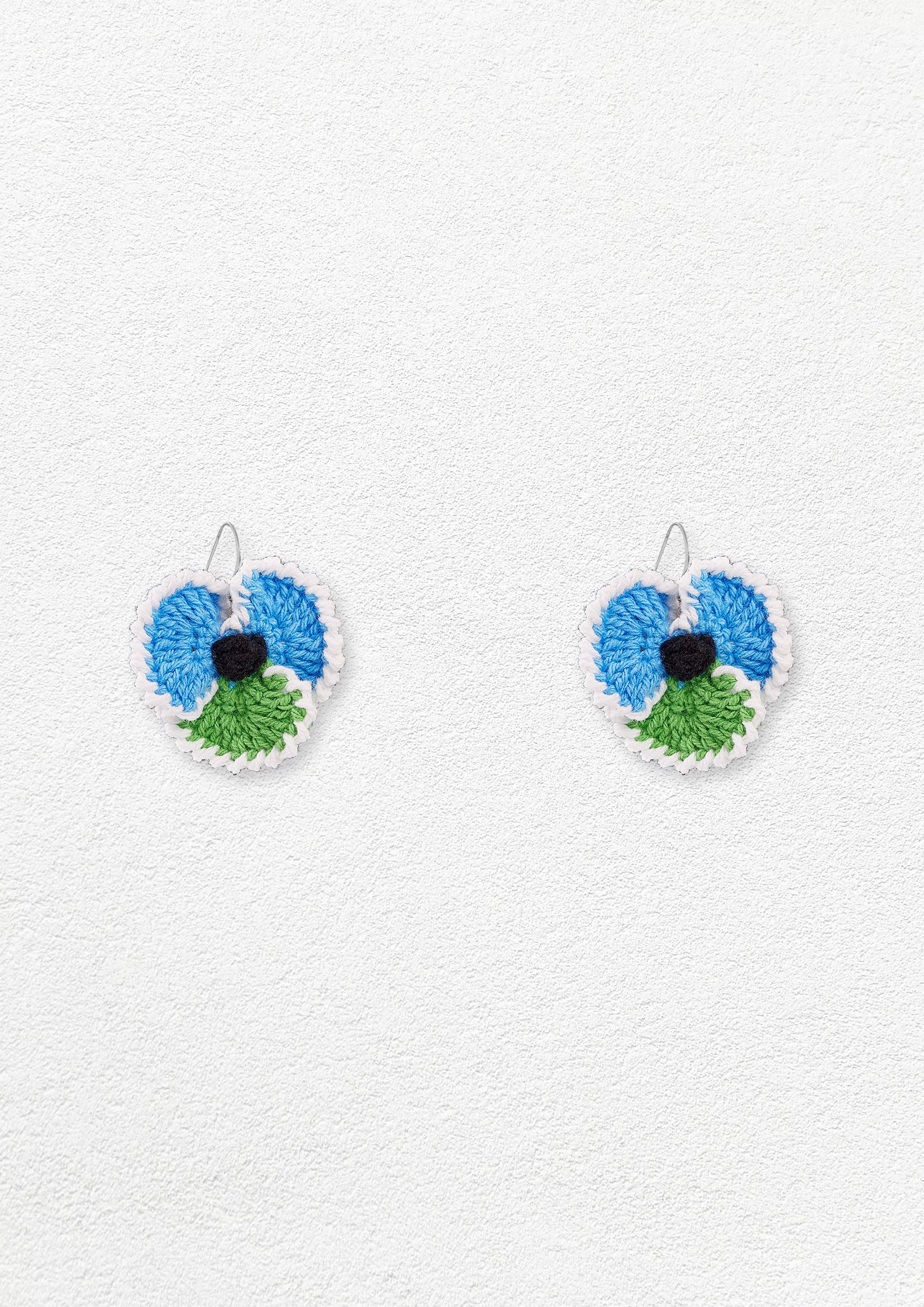 Trimerous flower crochet earrings - blue & green