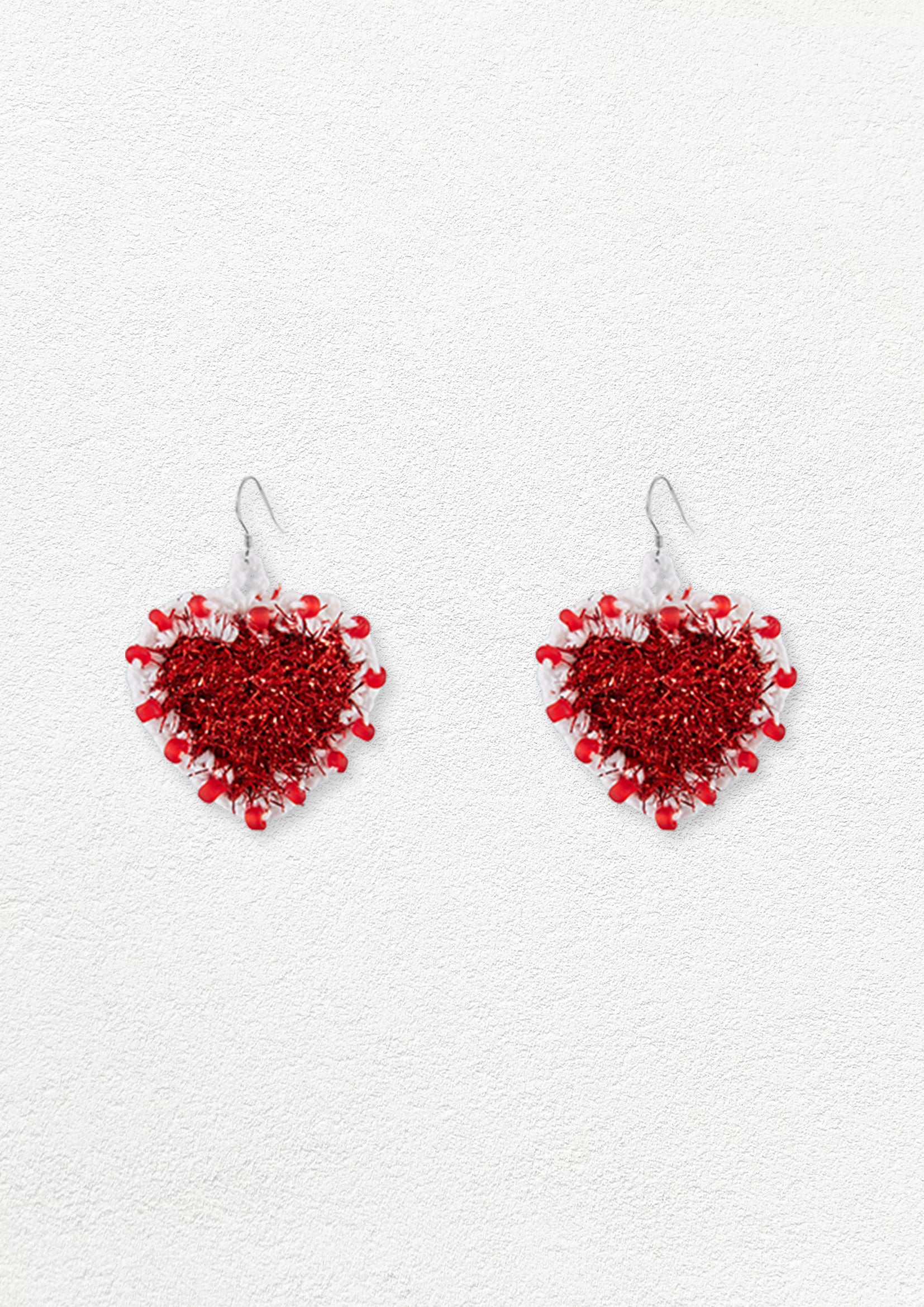 Glitter heart crochet earrings - red