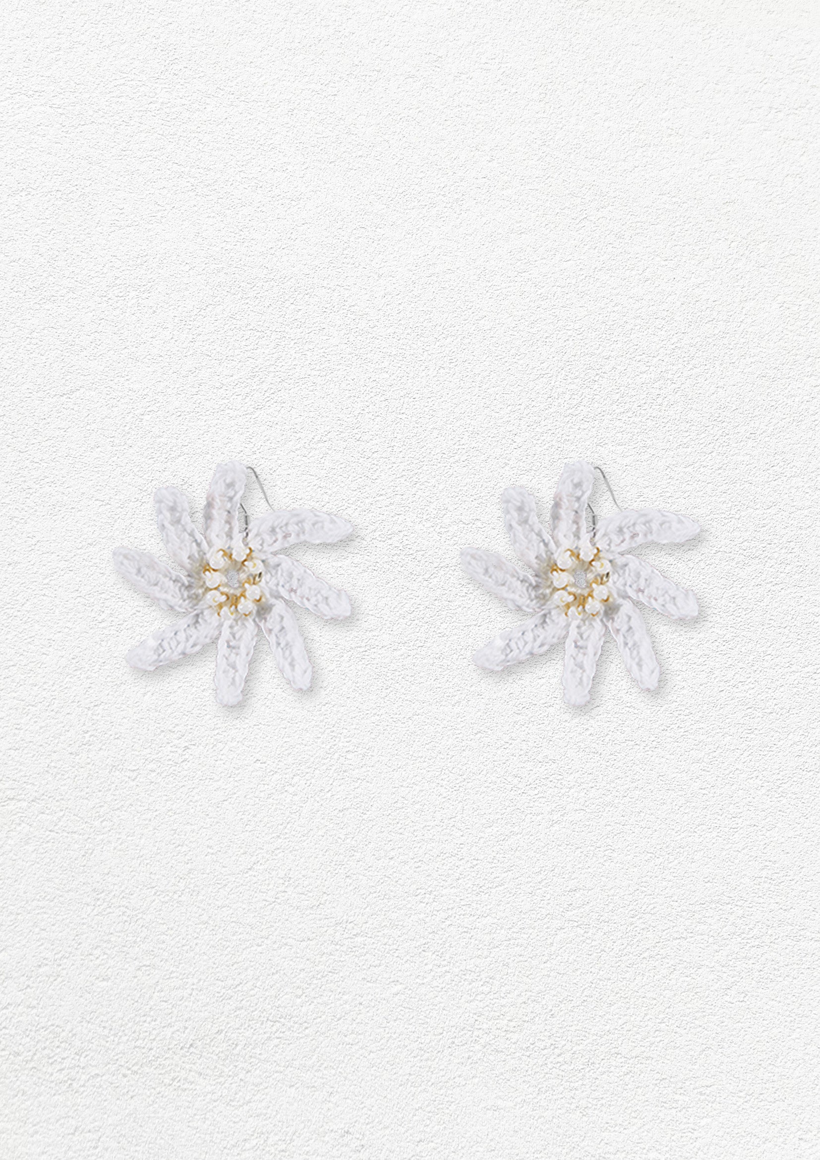 Angelica flower crochet earrings - white