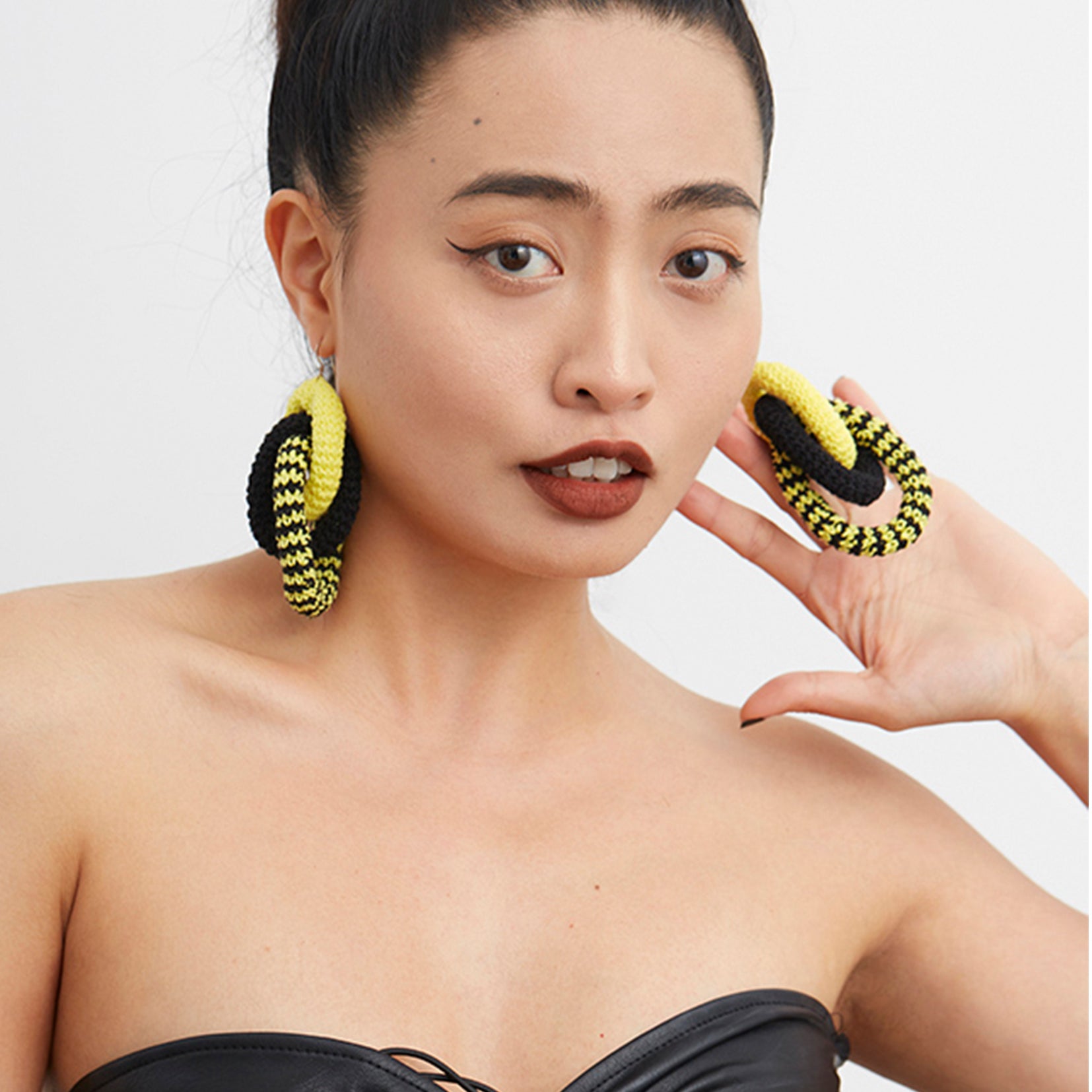 Encircled hoop crochet earrings - yellow & black