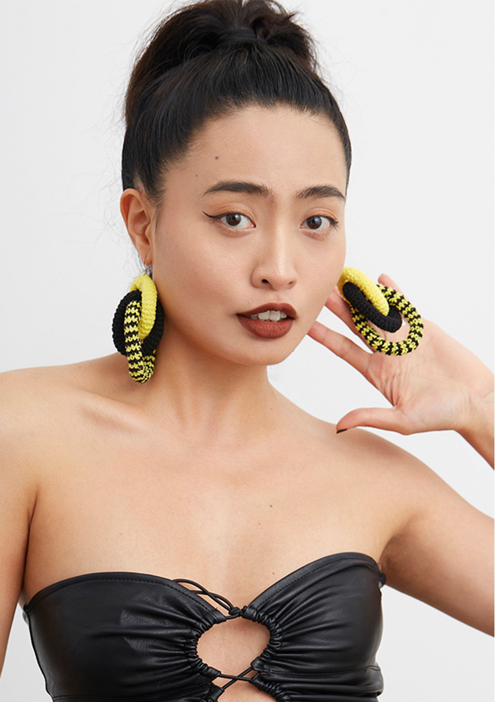 Encircled hoop crochet earrings - yellow & black