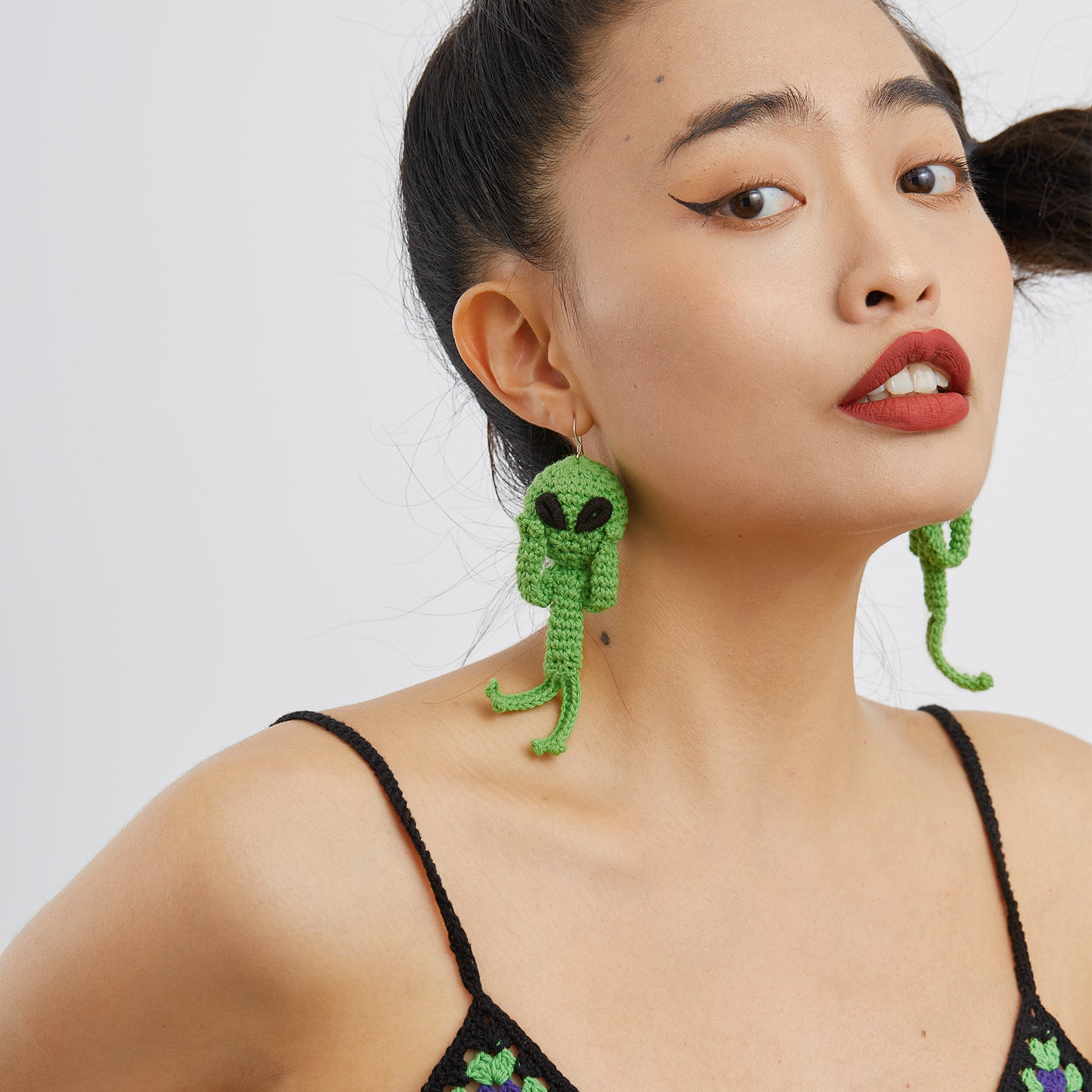 Alien crochet earrings - green