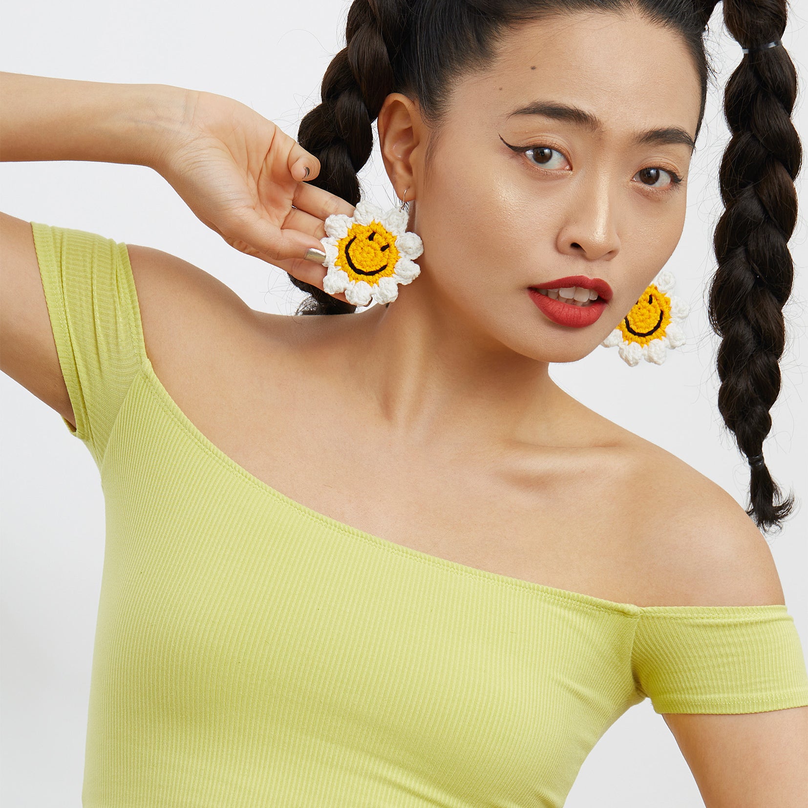 Smiley sunflower crochet earrings - yellow