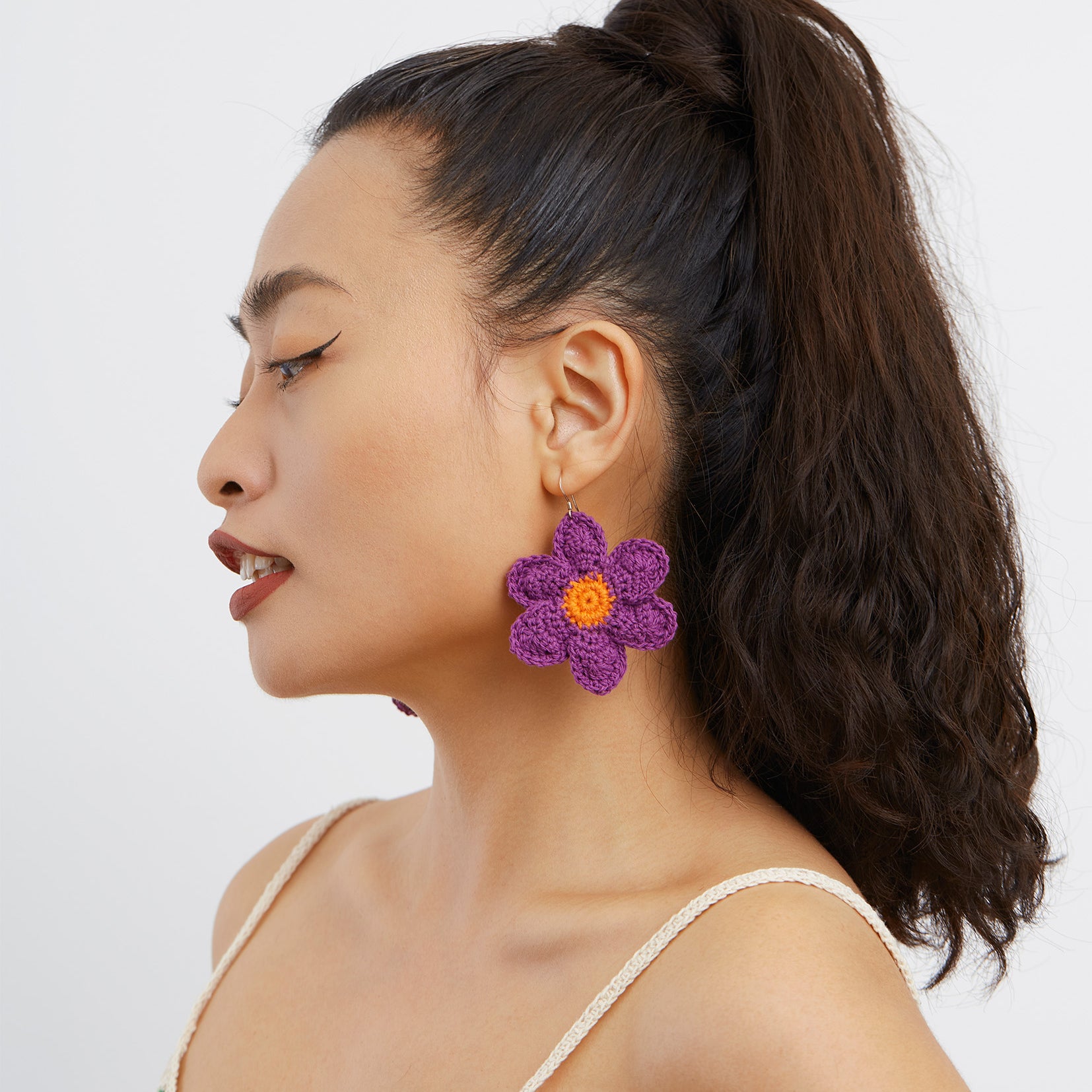 Flower crochet earrings - plum