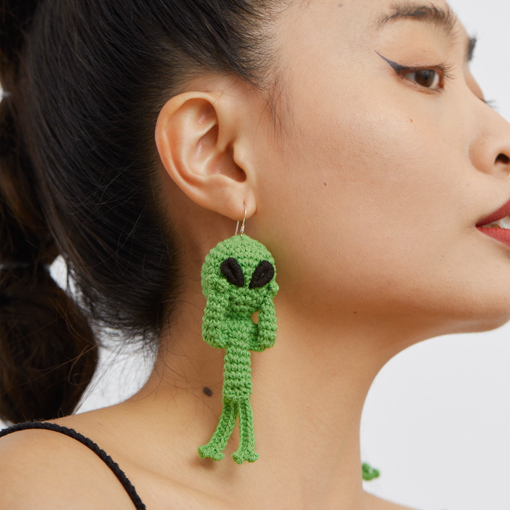 Alien crochet earrings - green