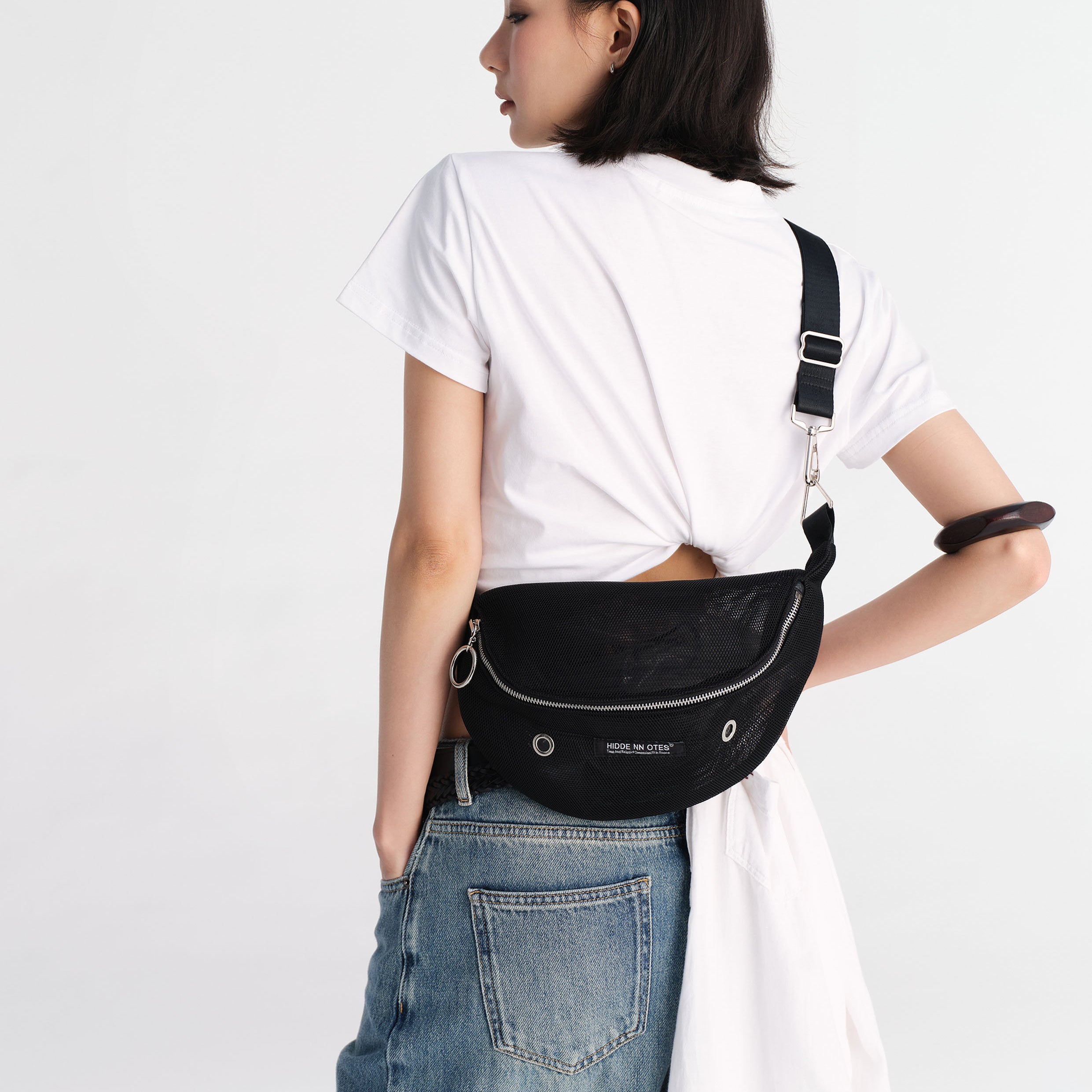 Mesh sling bag - black