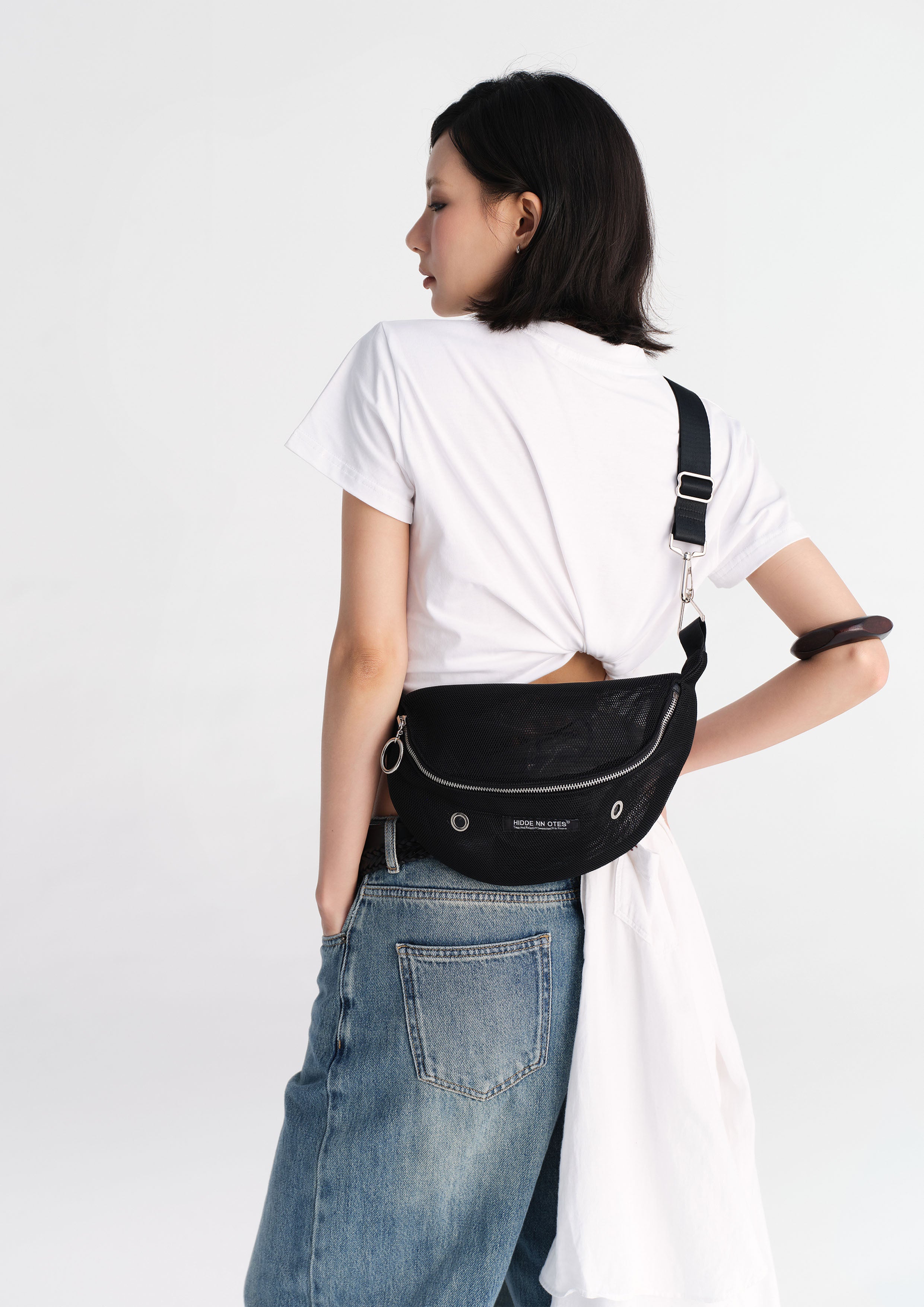 Mesh sling bag - black