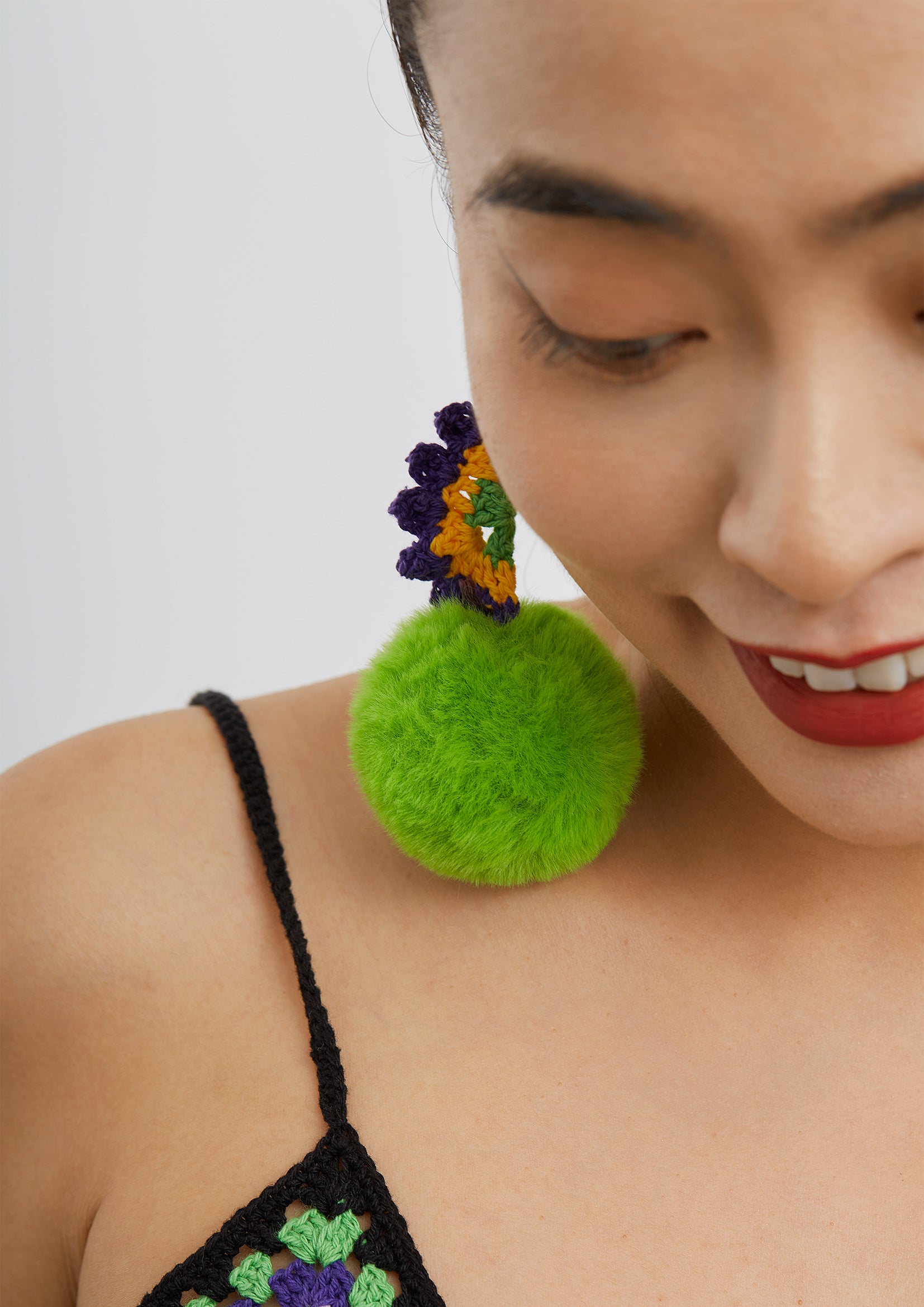 Pompom crochet earrings - green