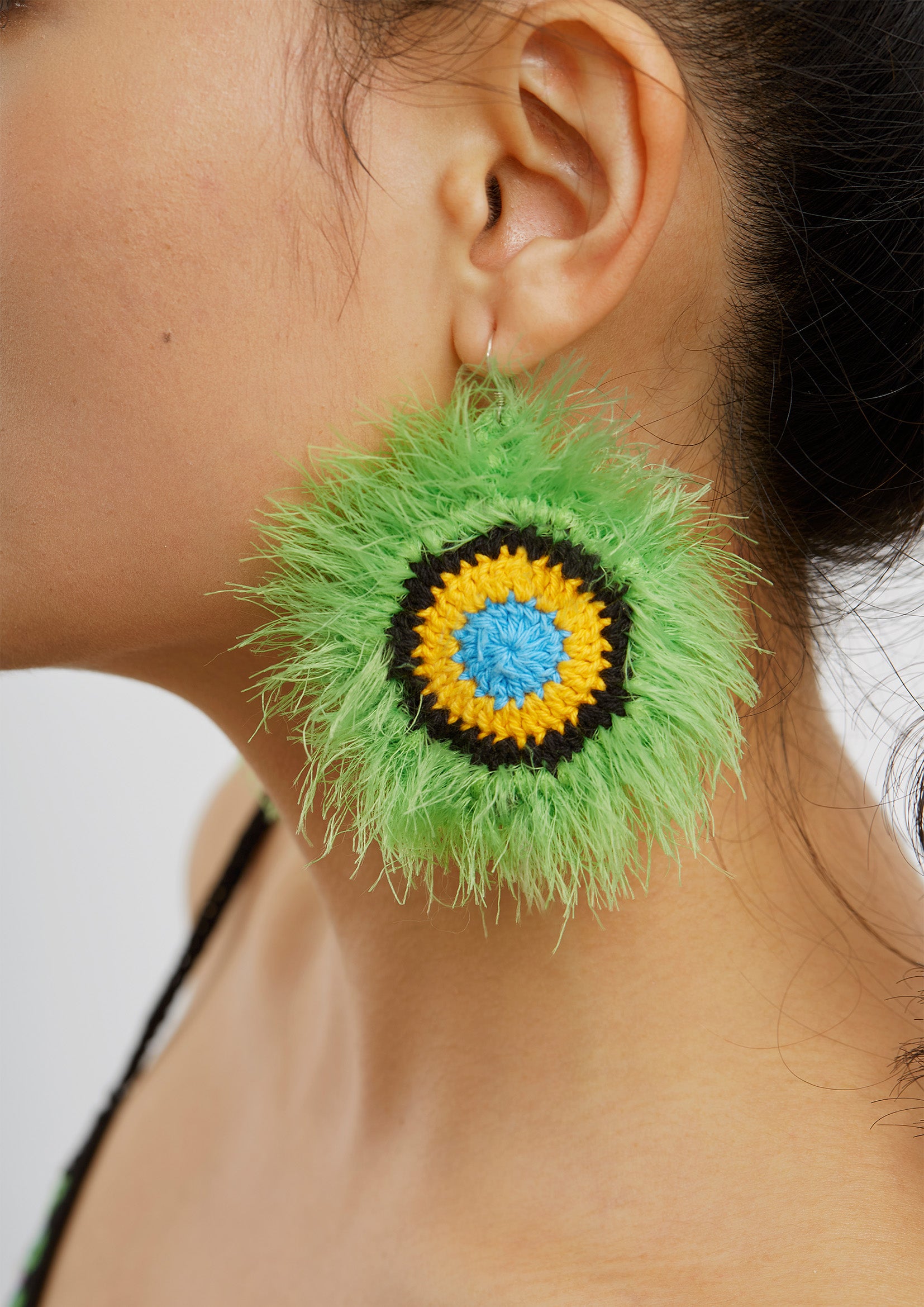 Fuzzy sunburst crochet earrings - lawn green