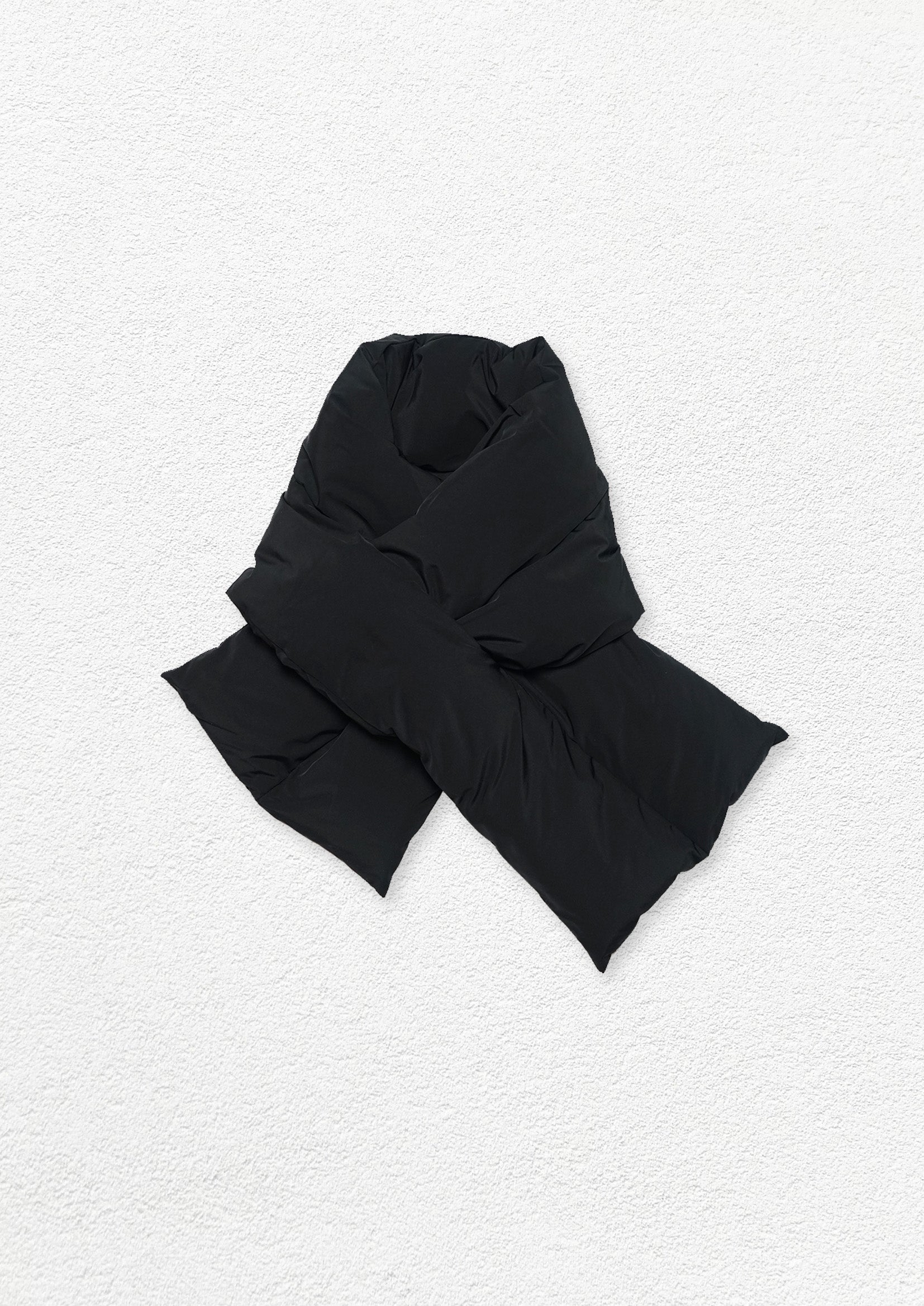 Puffy quilted scarf - black