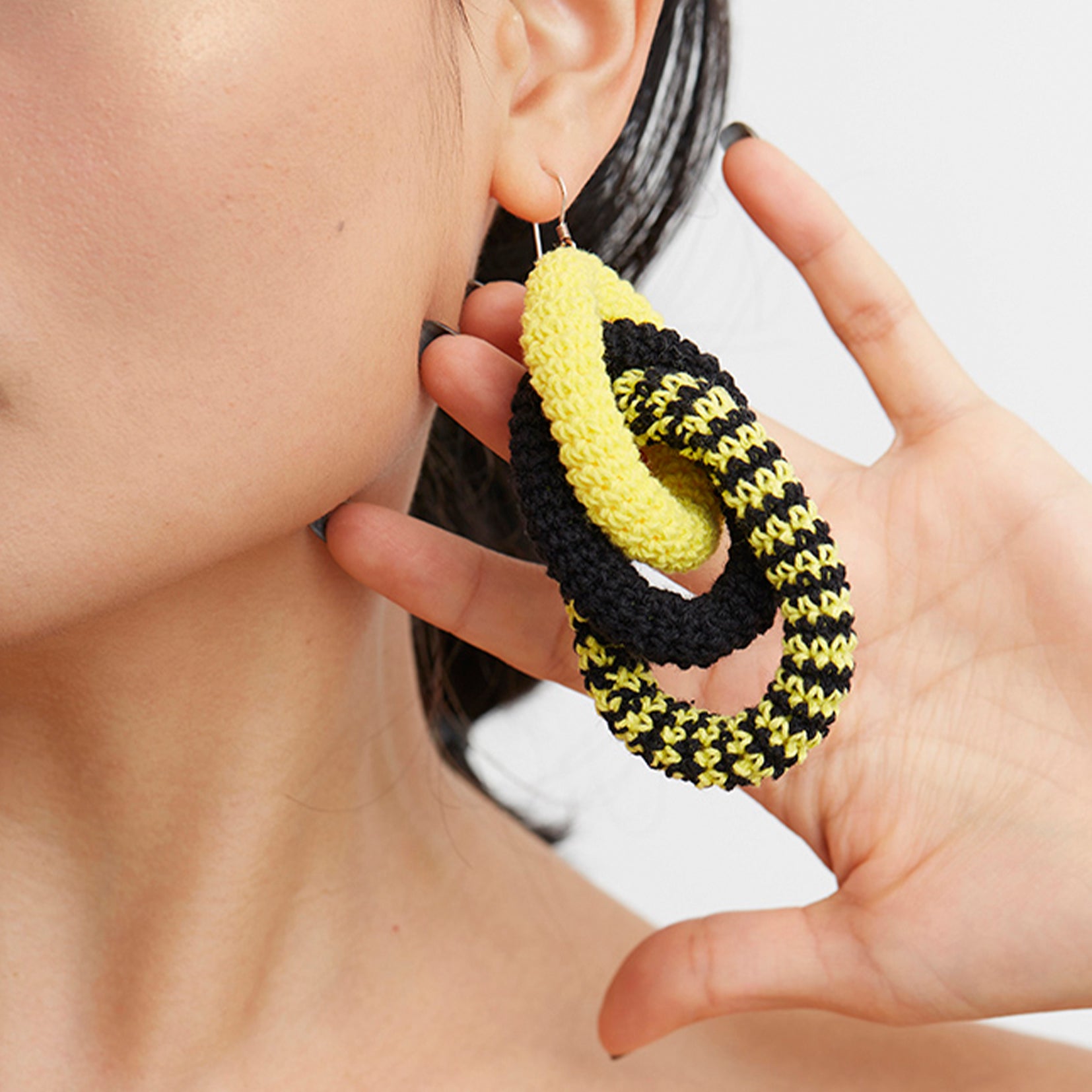 Encircled hoop crochet earrings - yellow & black