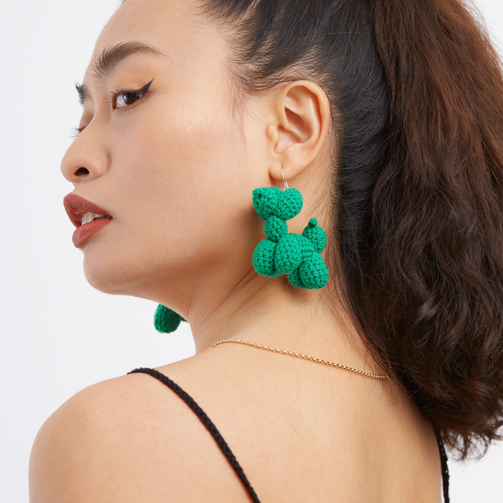 Balloon dog crochet earrings - emerald green