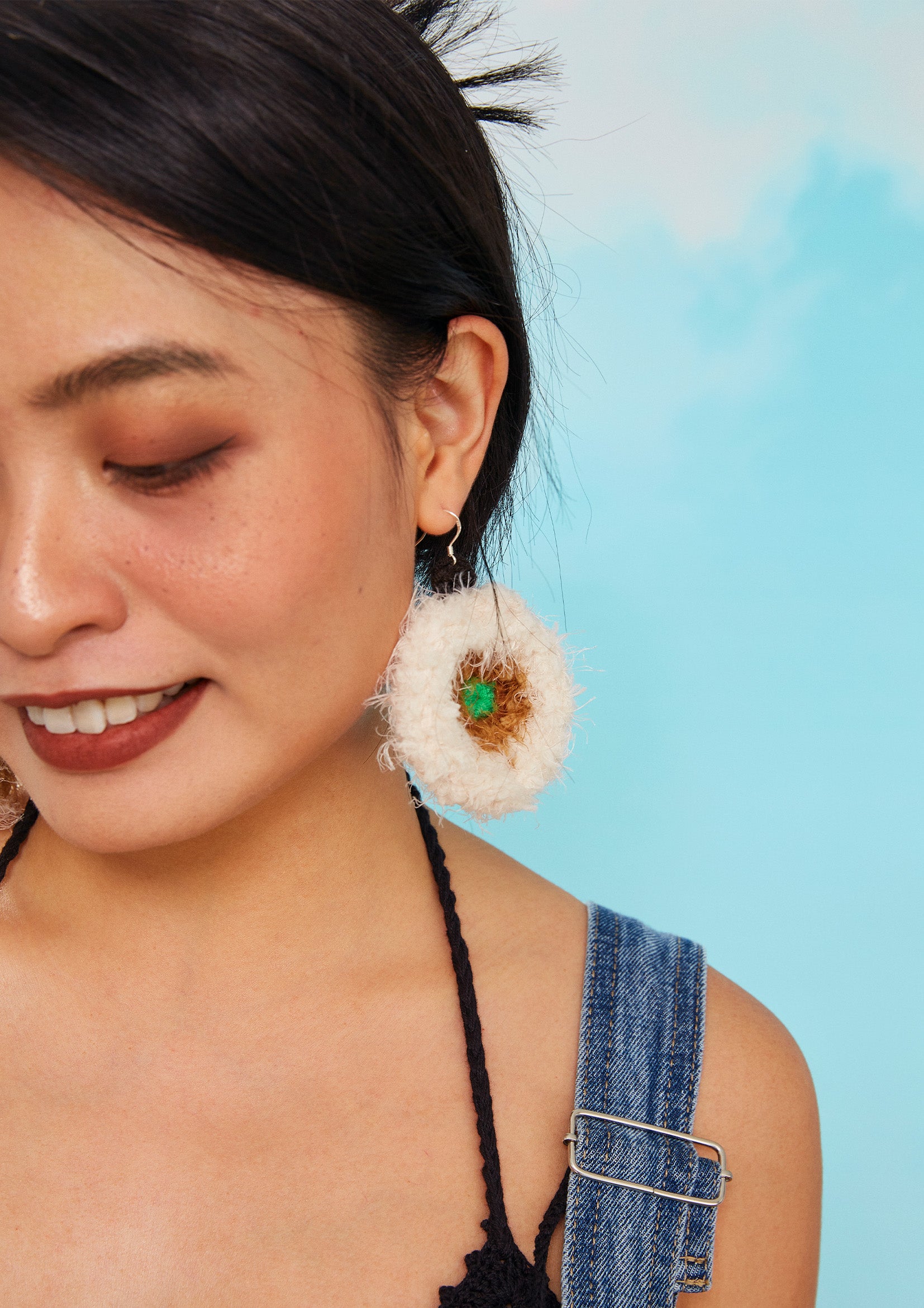 Fluffy circle crochet earrings - cream