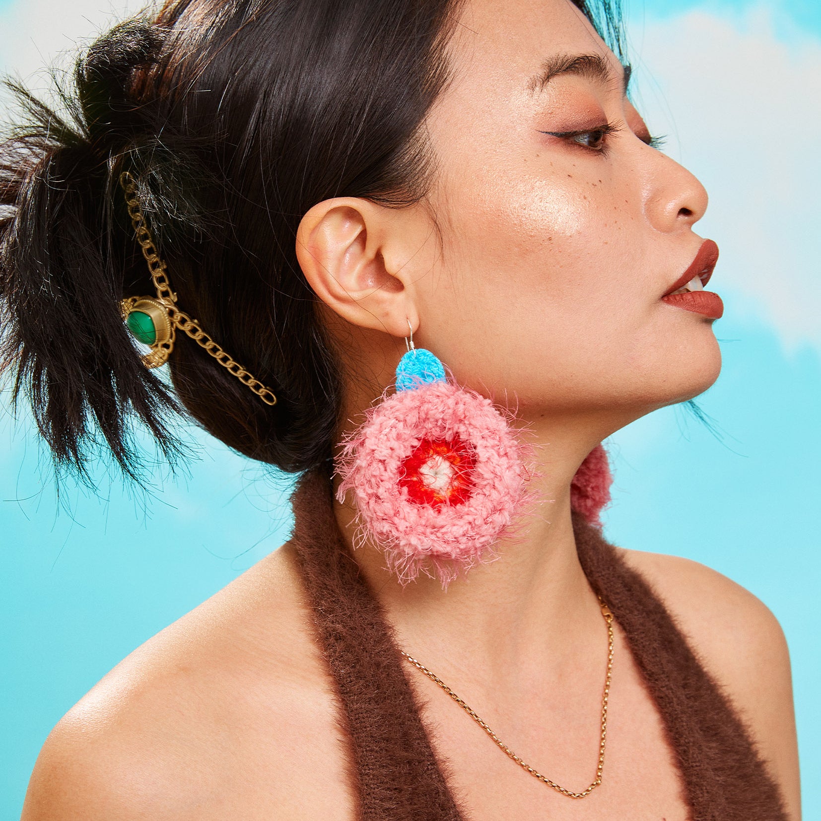 Fluffy circle crochet earrings - pink