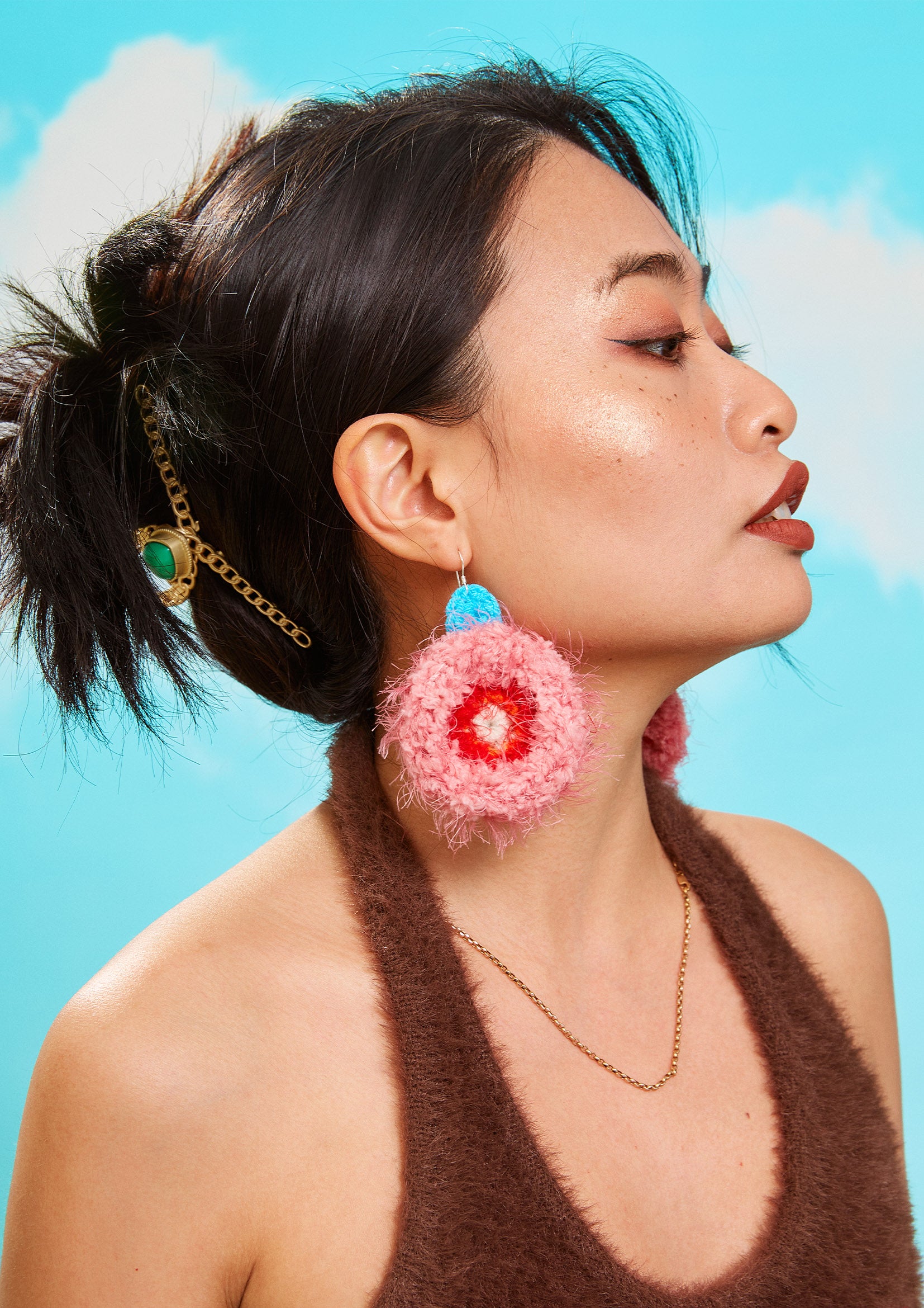 Fluffy circle crochet earrings - pink