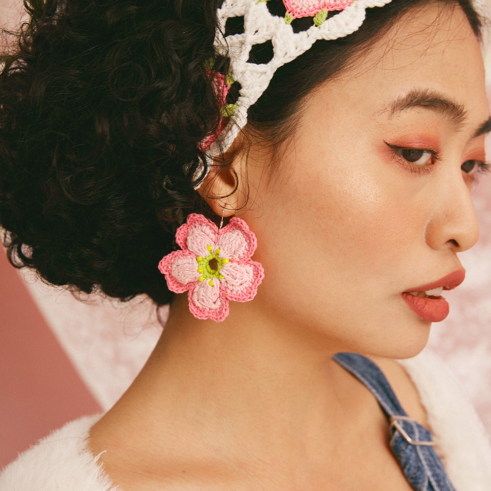 Cherry blossom crochet earrings - pink