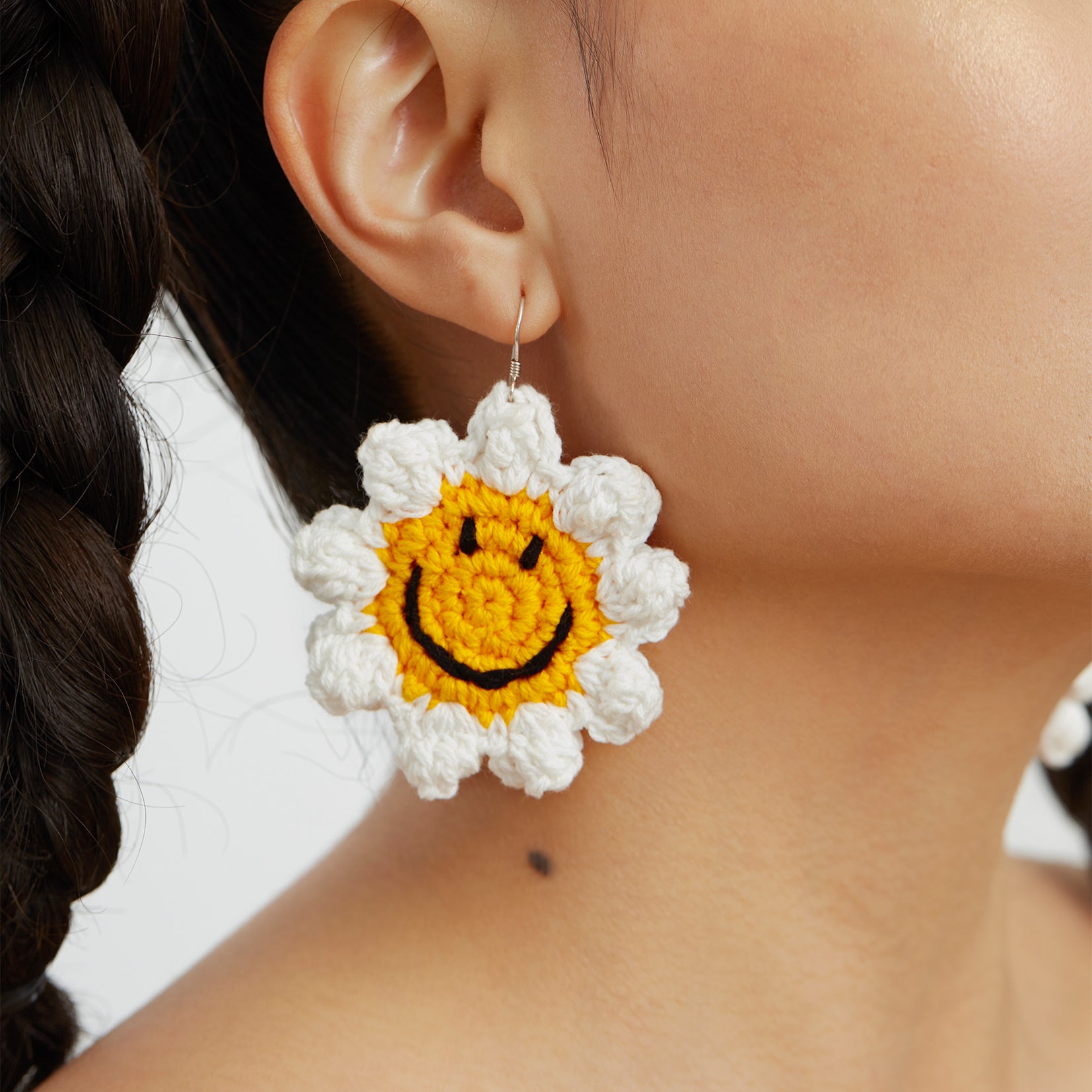 Smiley sunflower crochet earrings - yellow