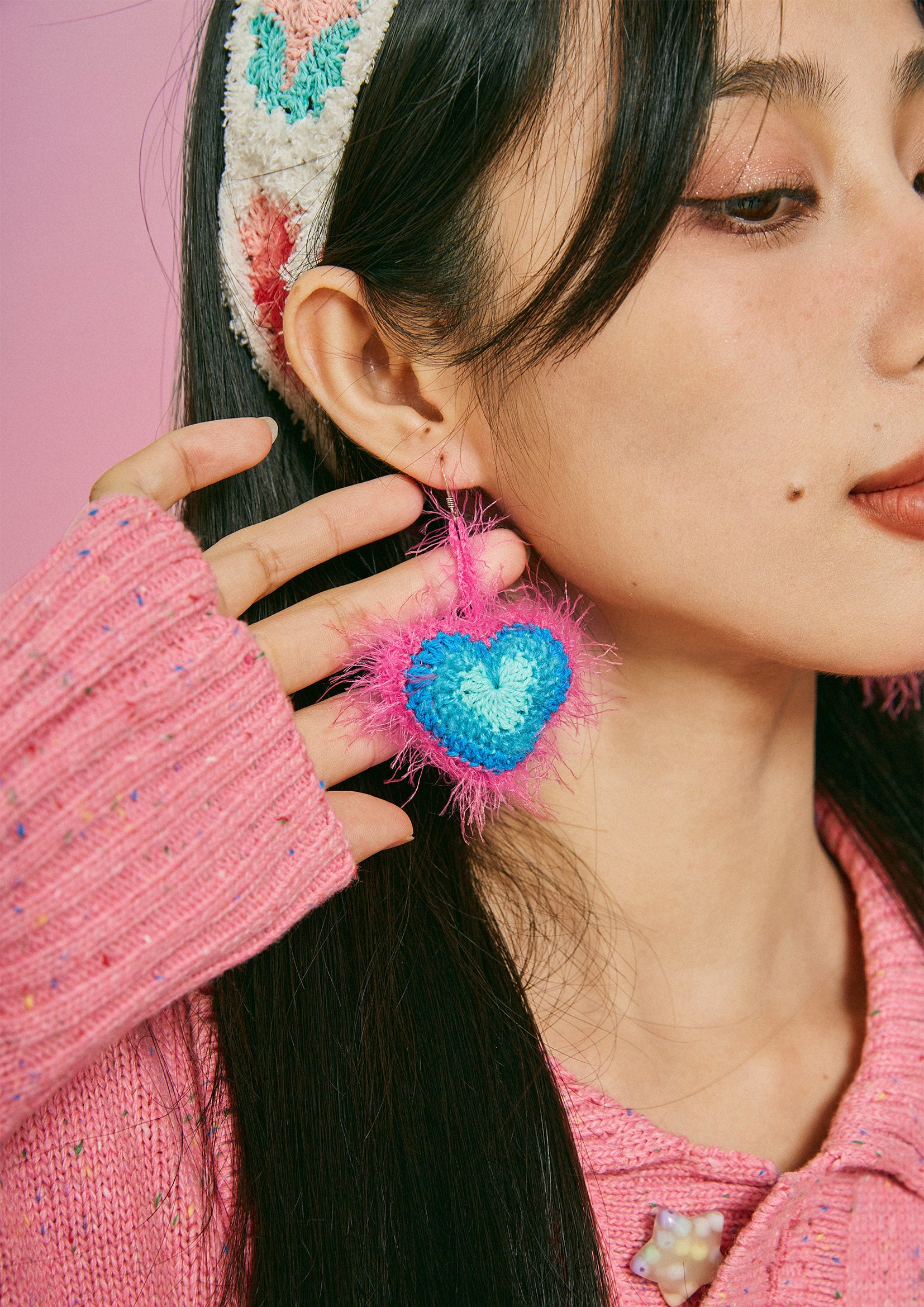 Fuzzy gradient heart crochet earrings - pink & blue