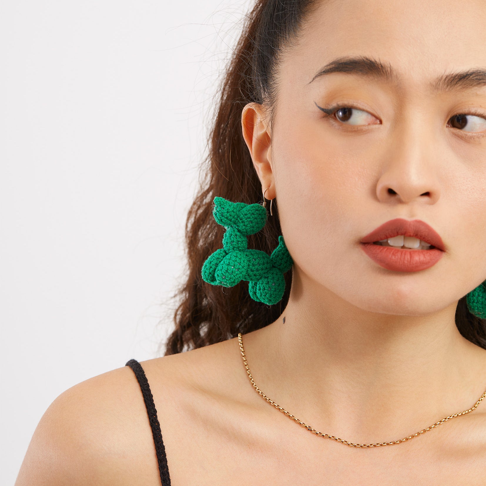 Balloon dog crochet earrings - emerald green