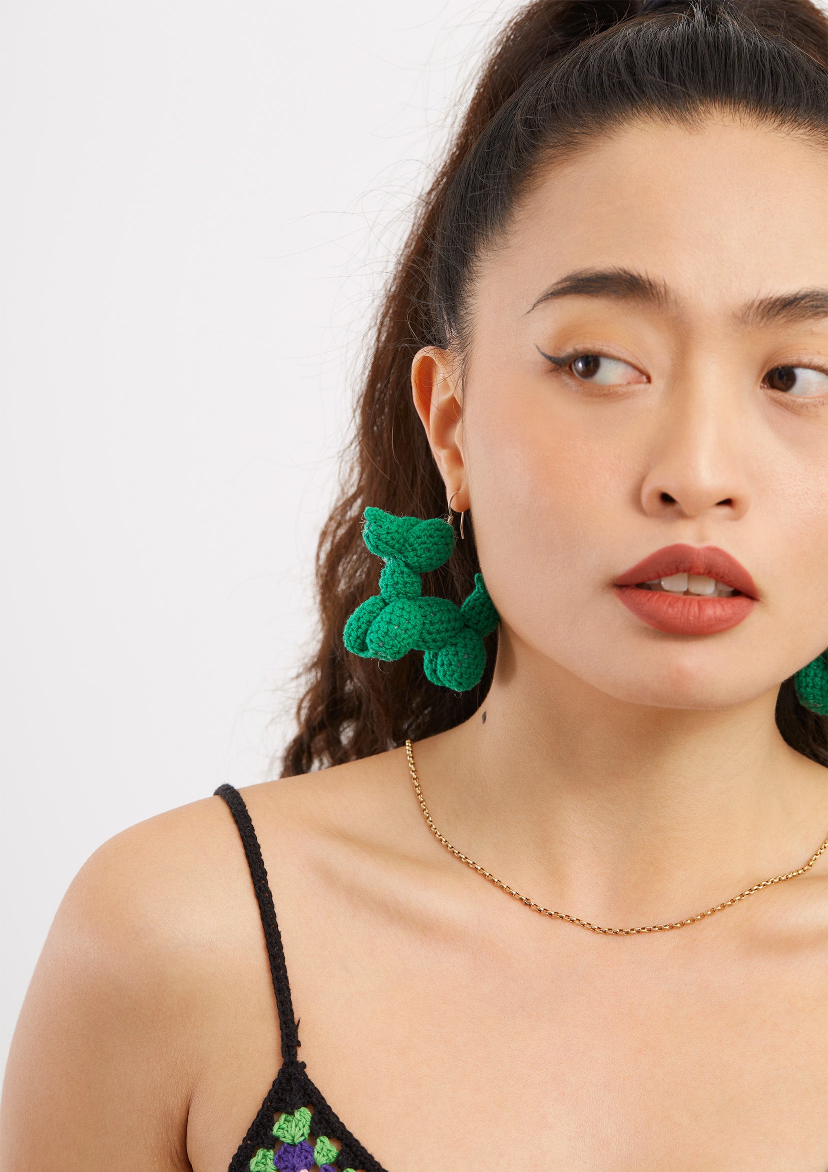 Balloon dog crochet earrings - emerald green