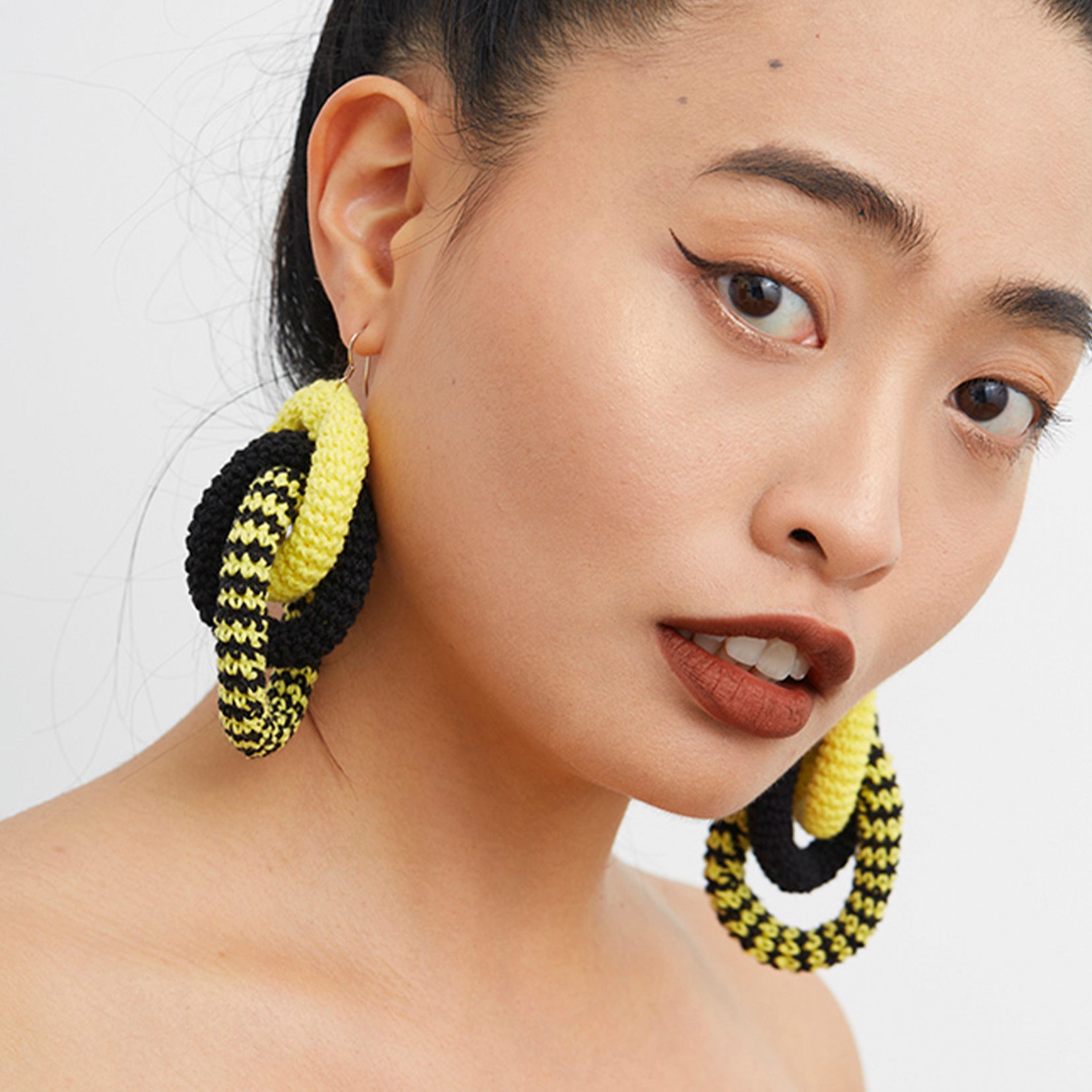 Encircled hoop crochet earrings - yellow & black