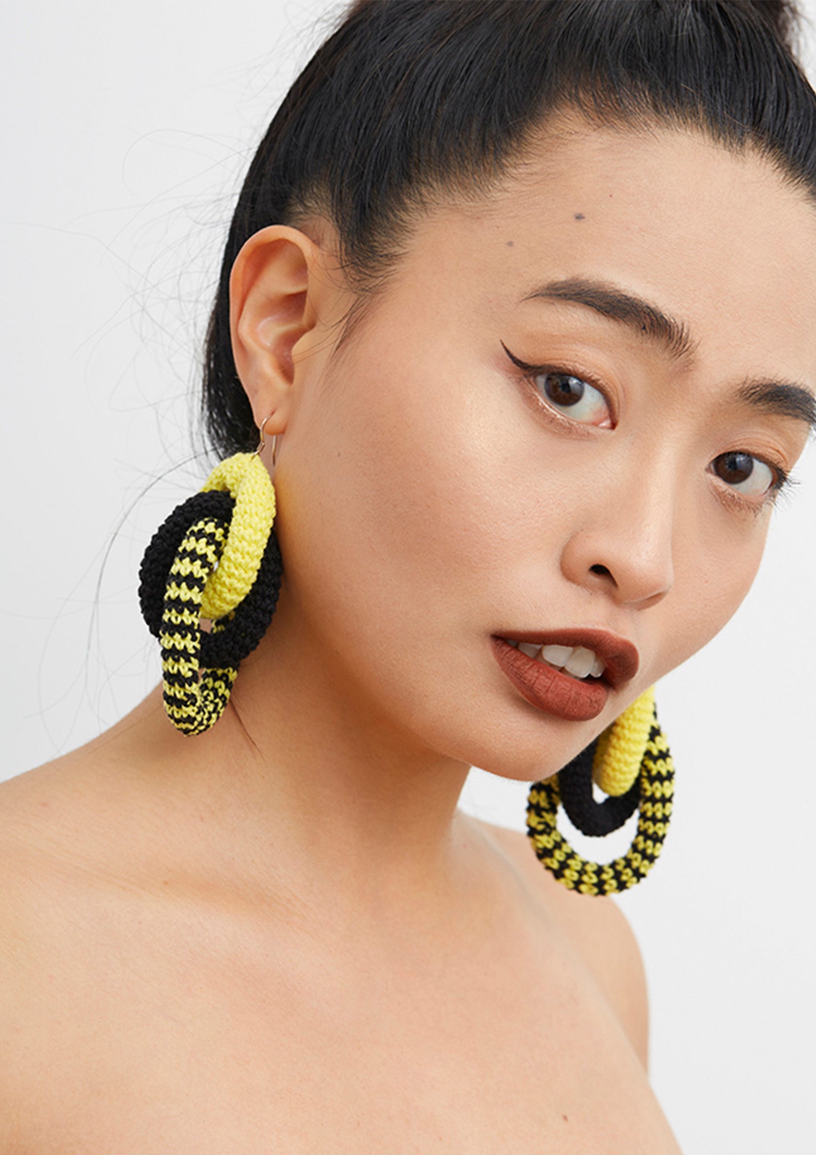 Encircled hoop crochet earrings - yellow & black