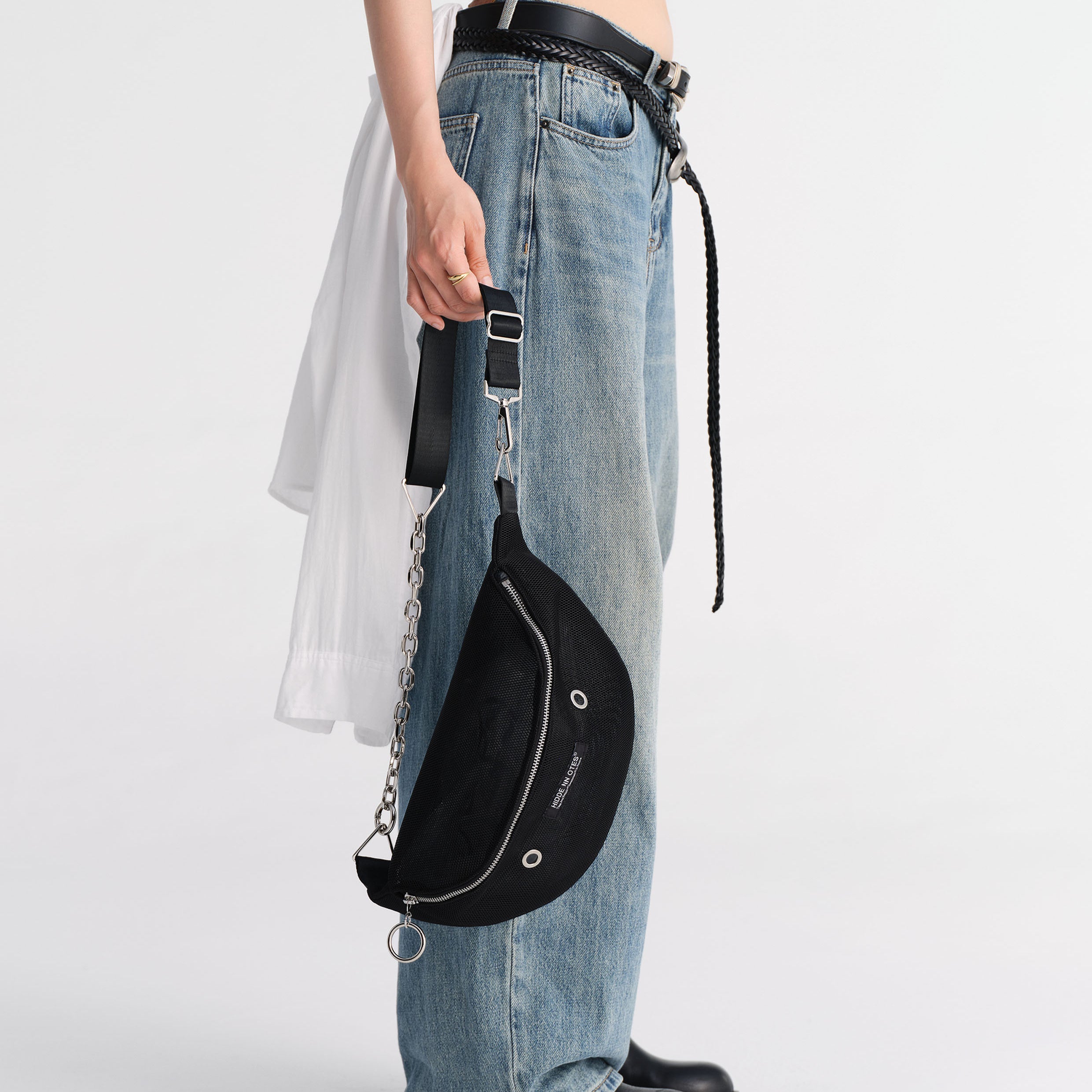 Mesh sling bag - black
