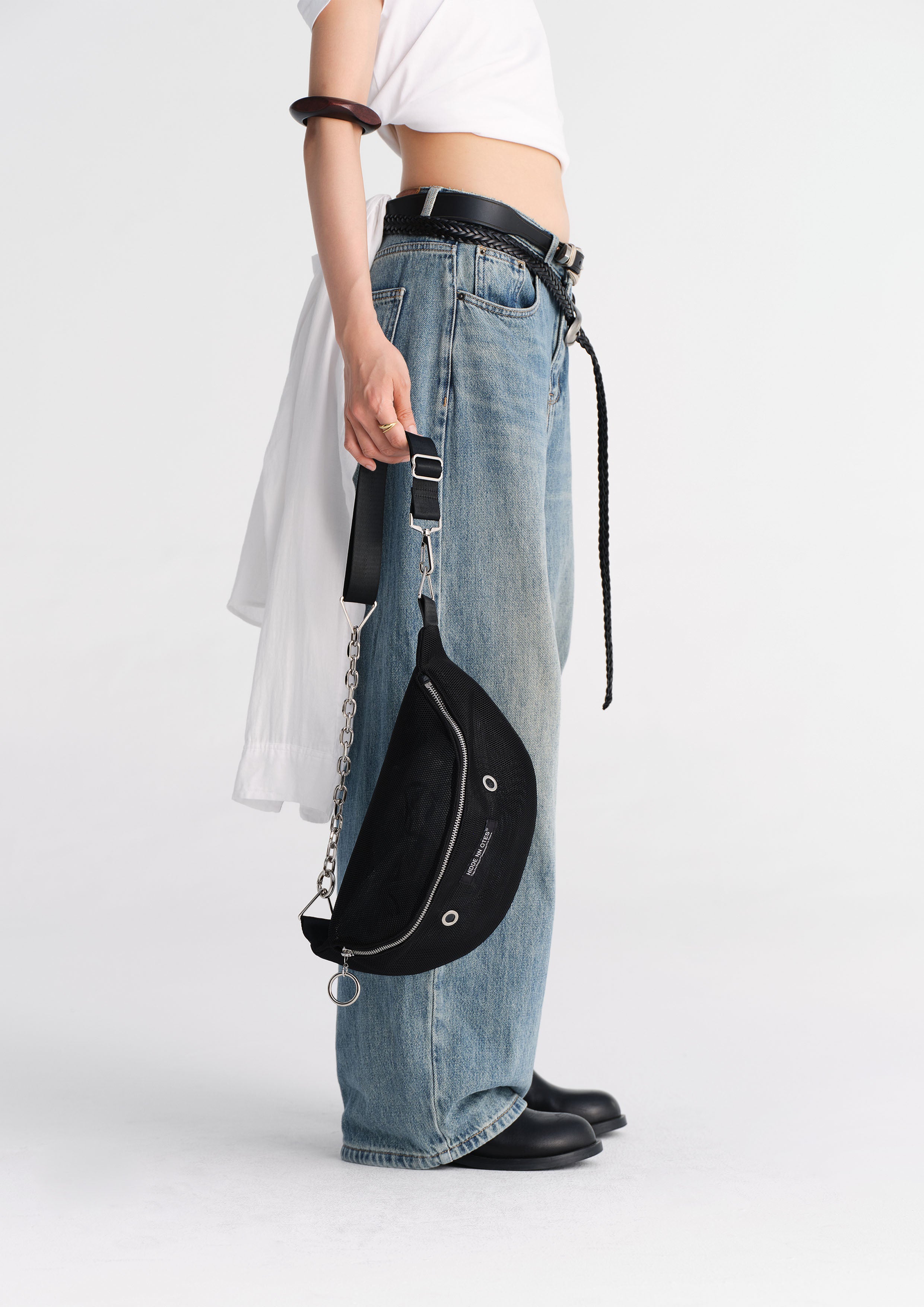 Mesh sling bag - black