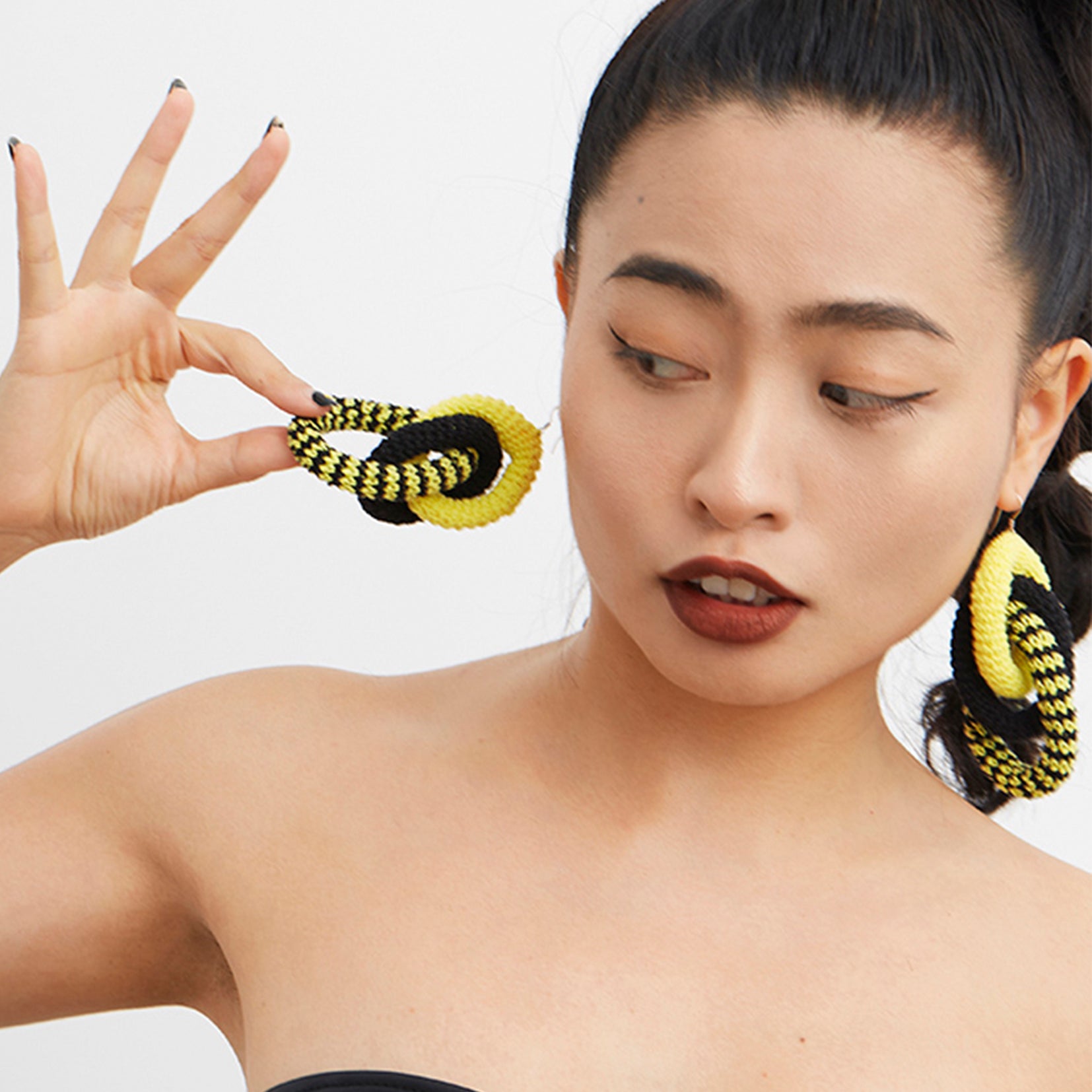 Encircled hoop crochet earrings - yellow & black