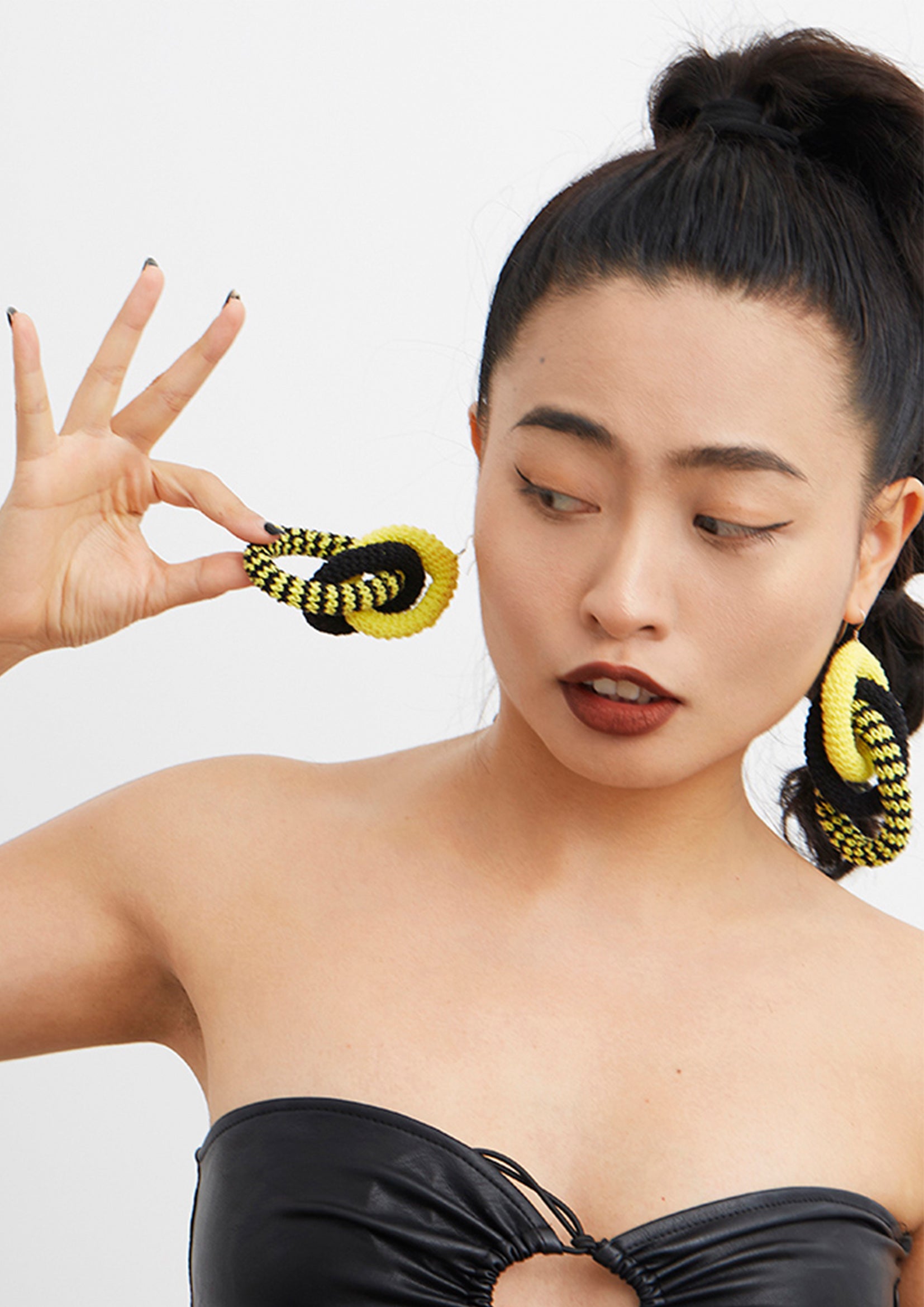 Encircled hoop crochet earrings - yellow & black