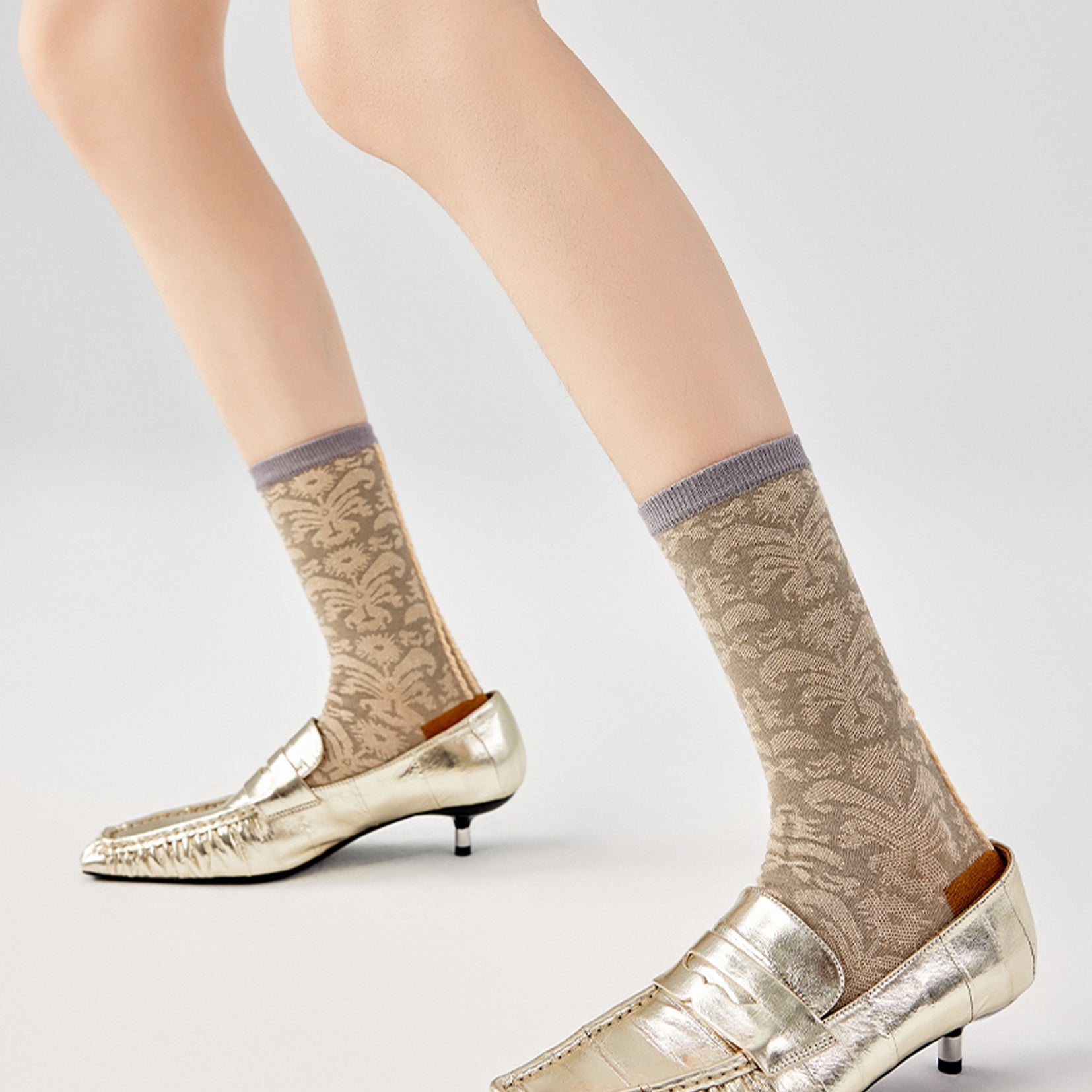 Tendril jacquard mid-calf sock - beige