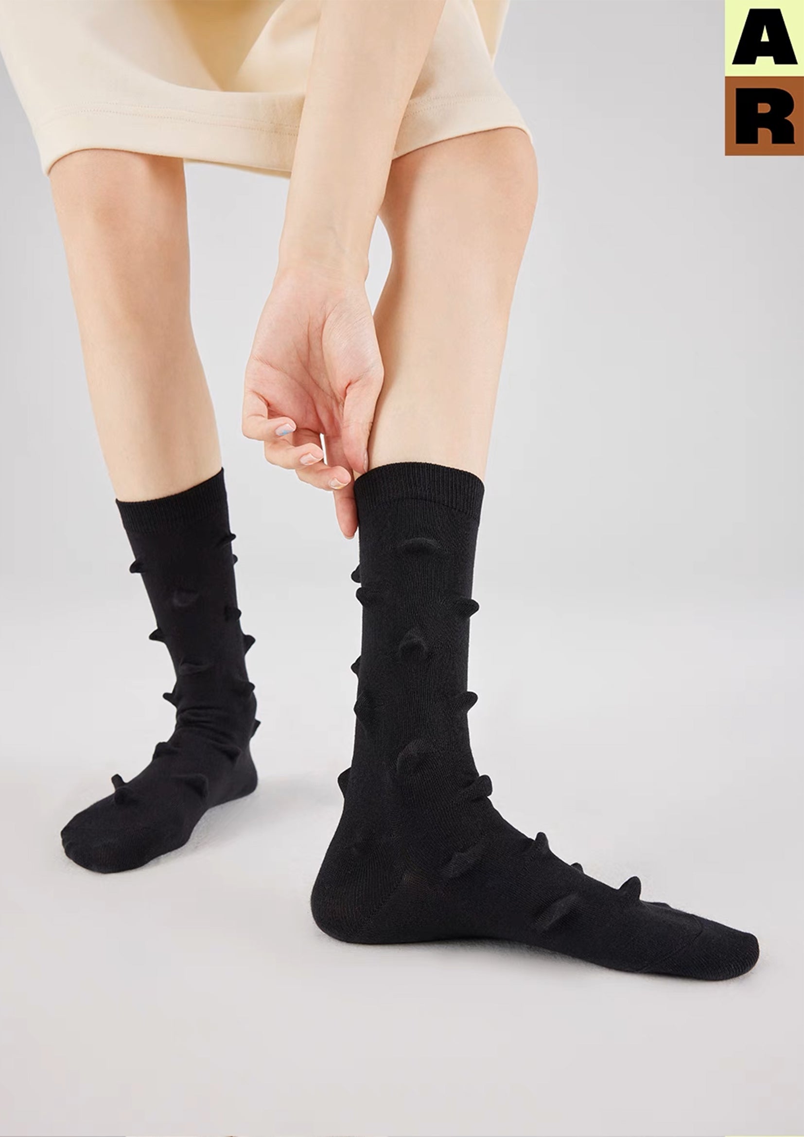 Hedgehog bumpy mid-calf sock - black