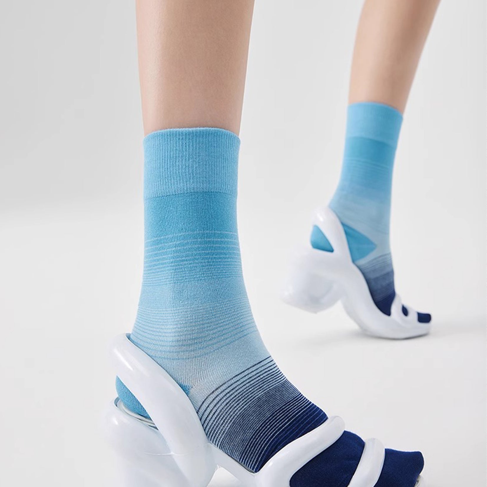 Gradient mid-calf sock - sea blue