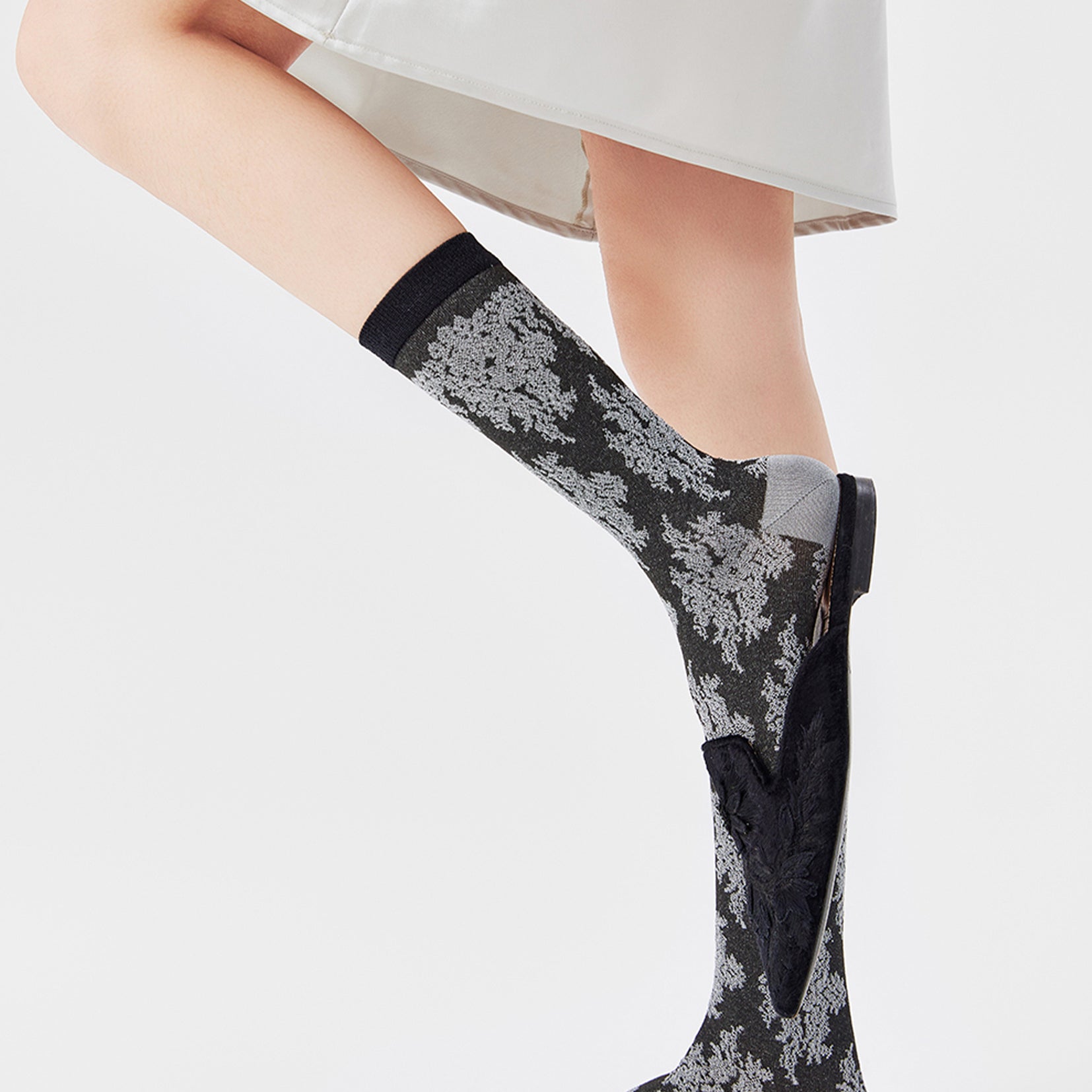 Lace jacquard mid-calf sock - black