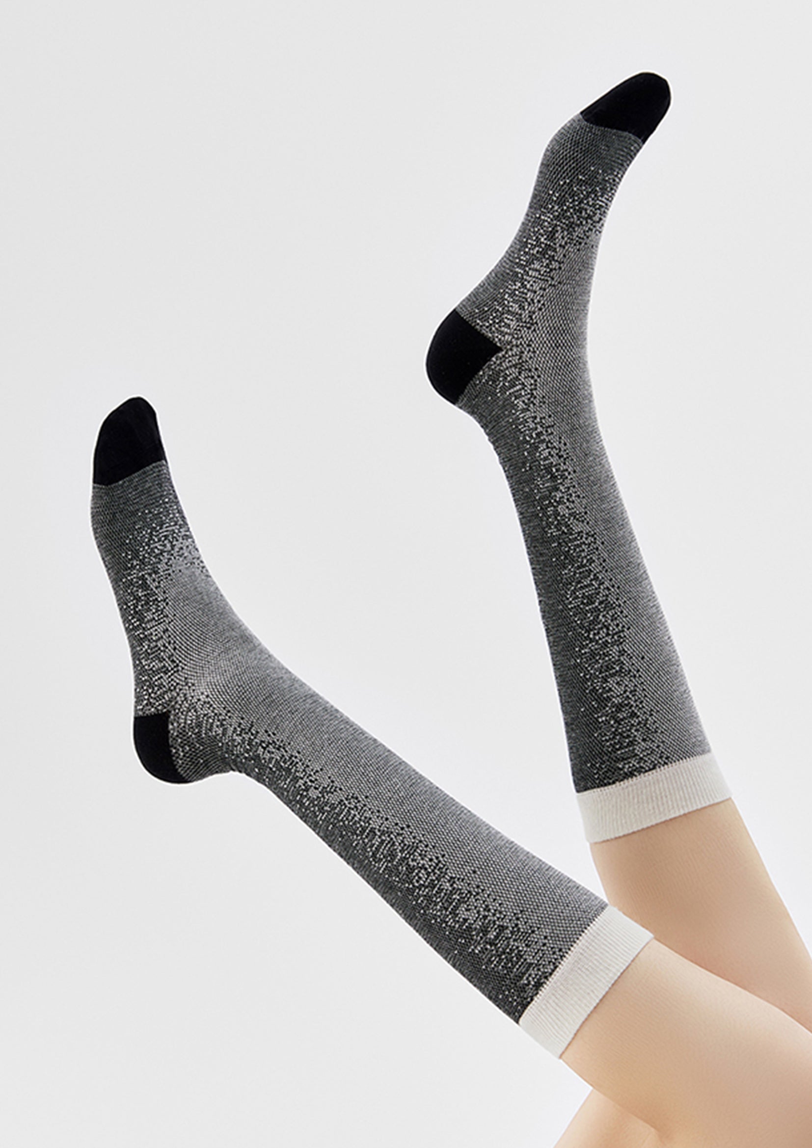 Light Particles over-the-calf sock - black & white