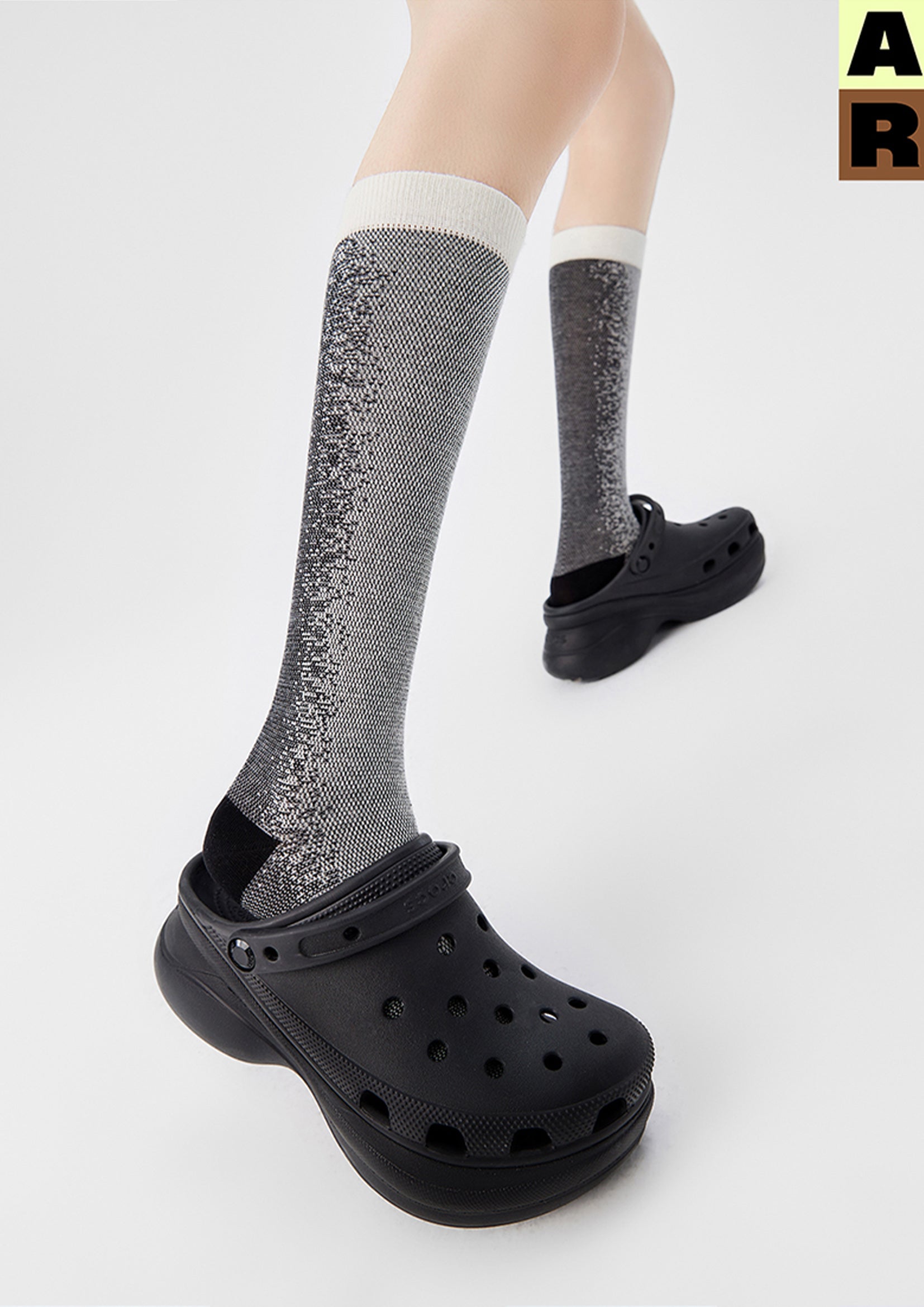 Light Particles over-the-calf sock - black & white