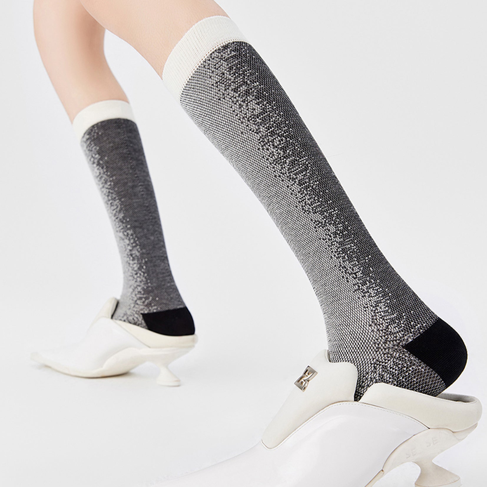 Light Particles over-the-calf sock - black & white