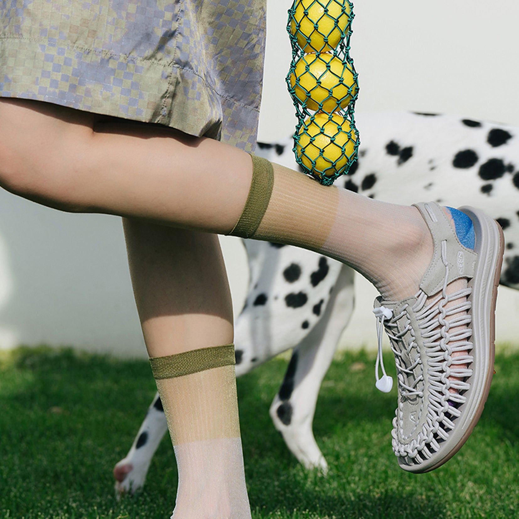 Spliced colour block sheer mid-calf sock - olive