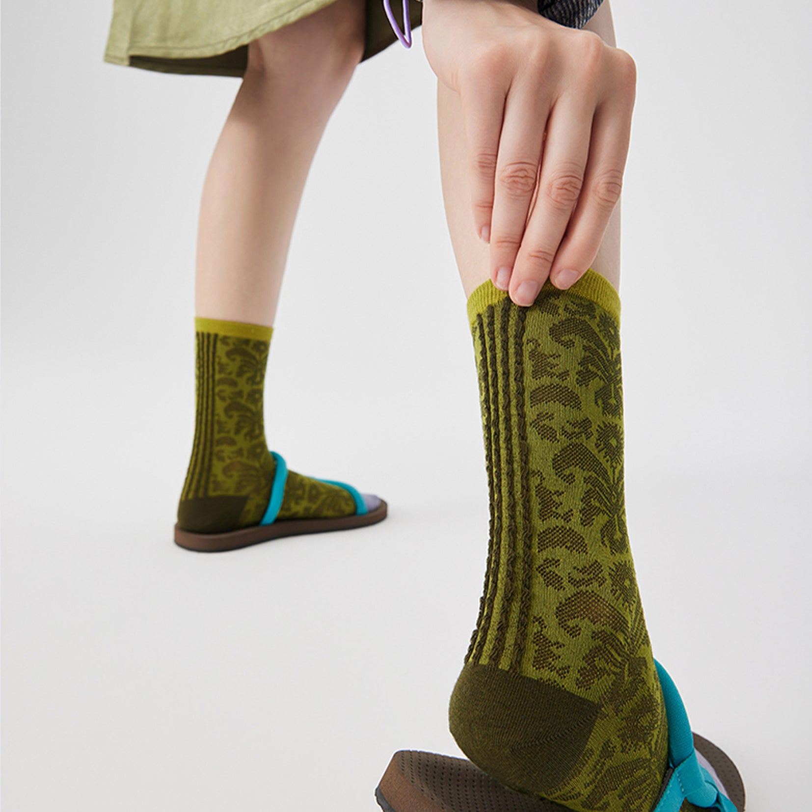 Tendril jacquard mid-calf sock - avocado