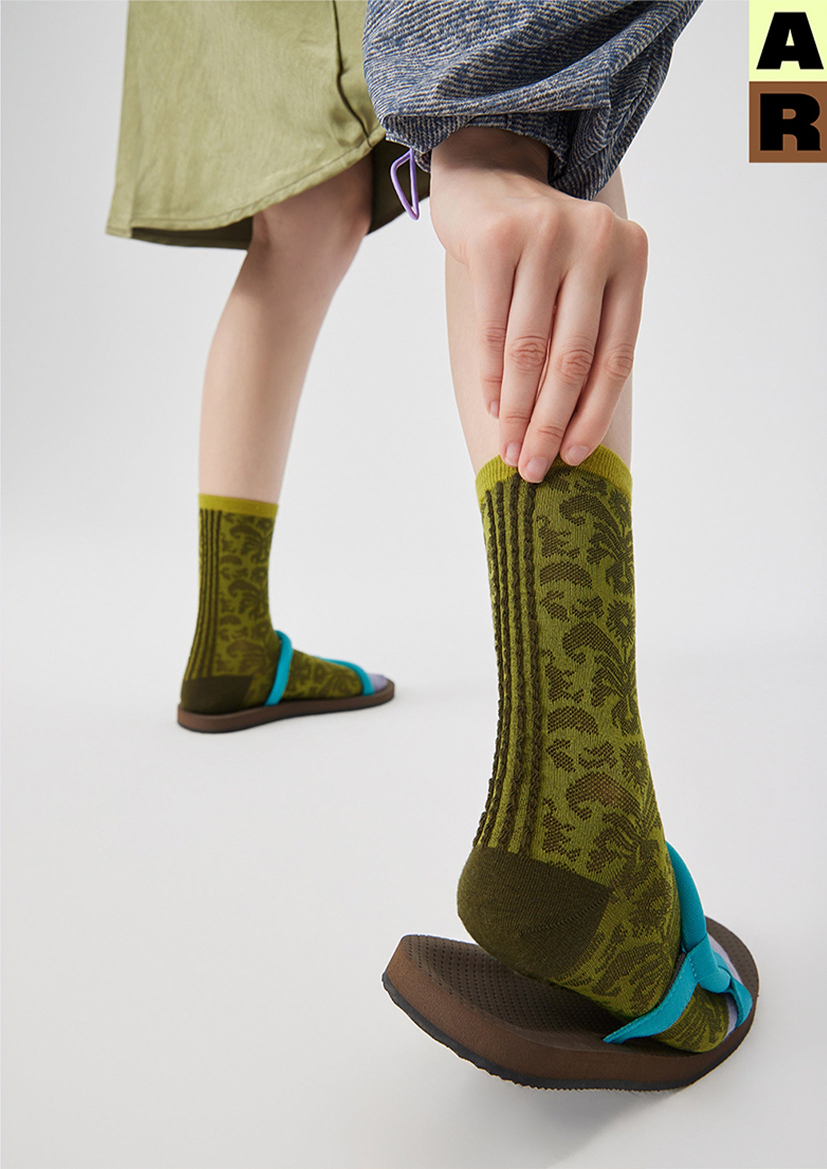 Tendril jacquard mid-calf sock - avocado