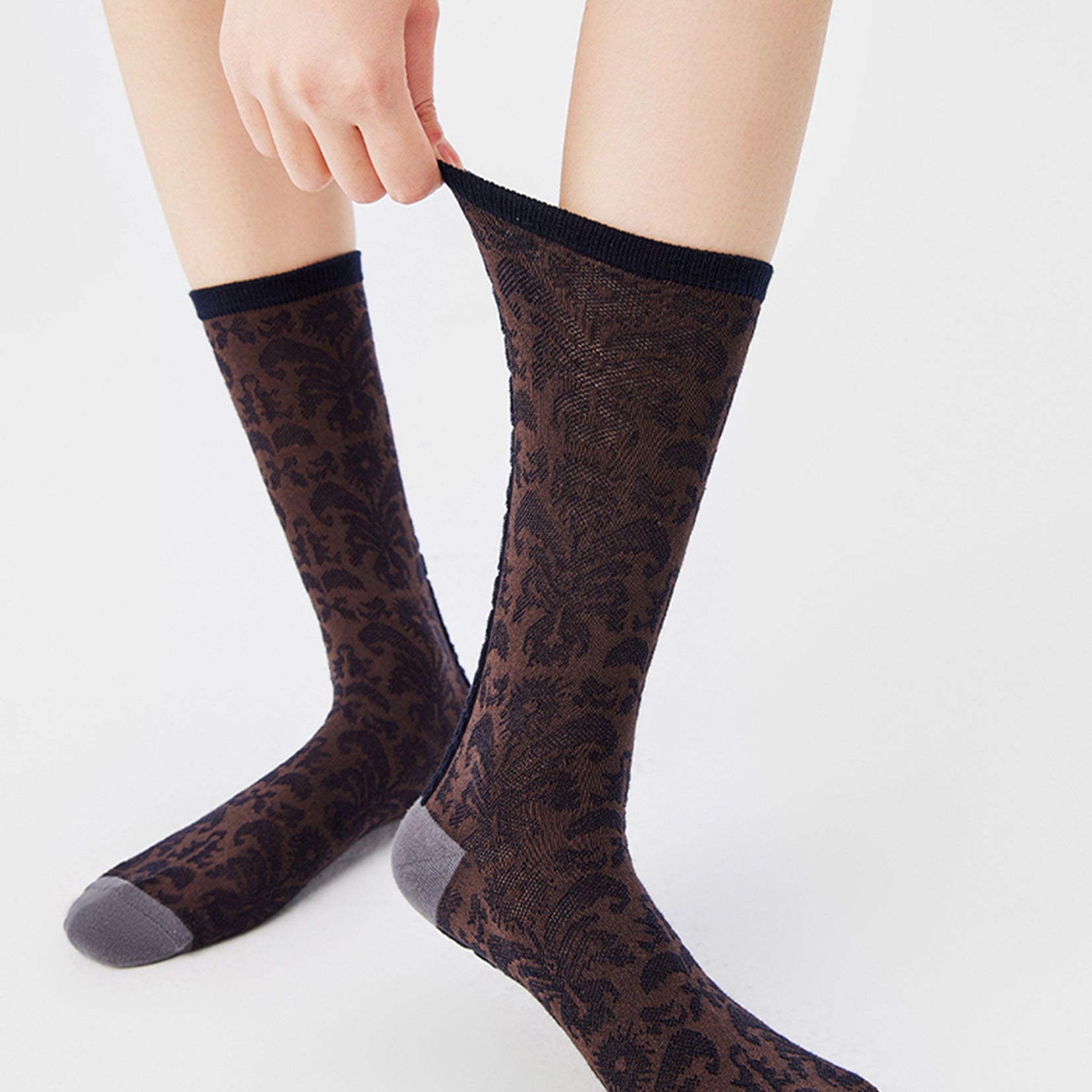 Tendril jacquard mid-calf sock - chocolate