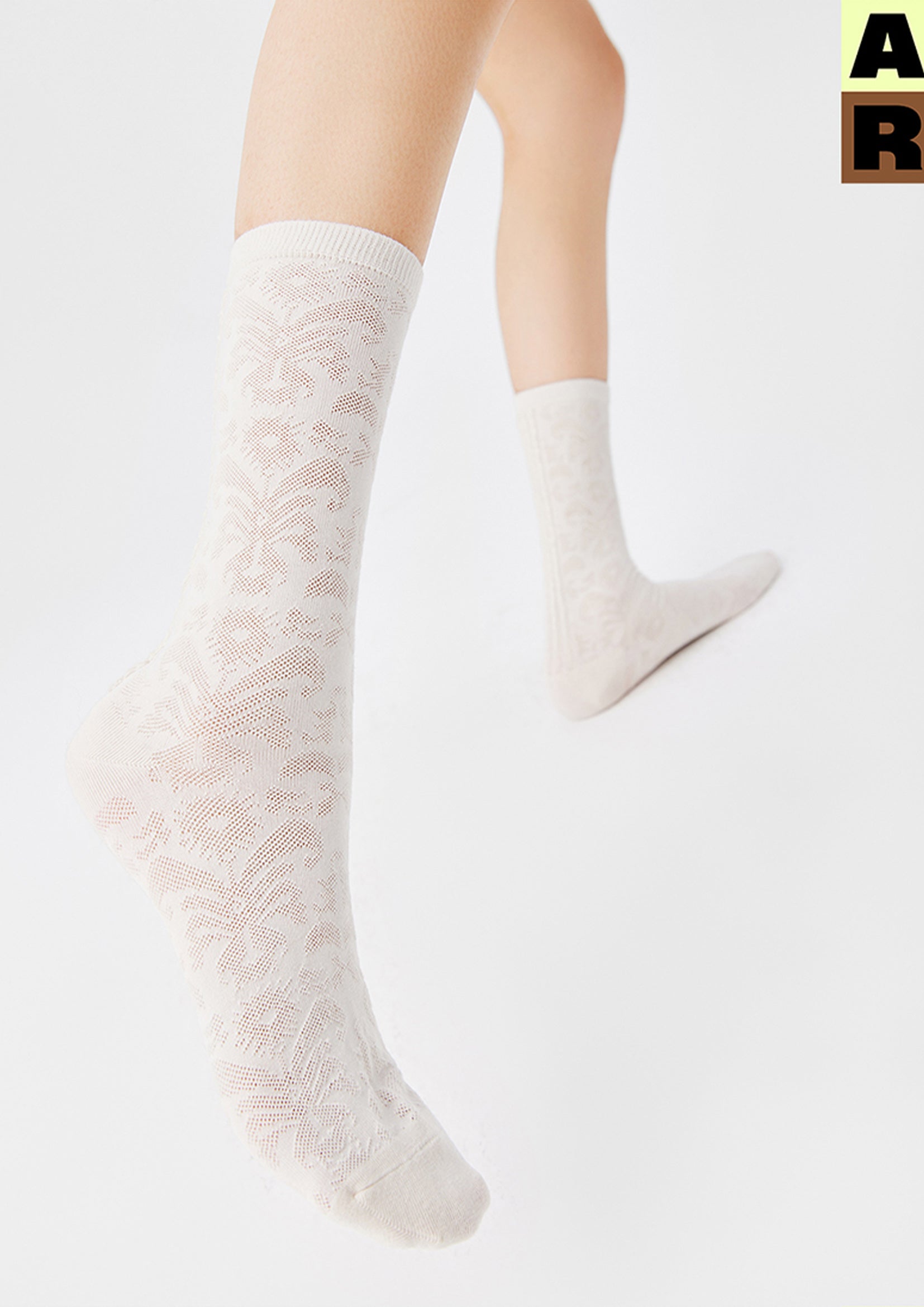 Tendril jacquard mid-calf sock - white