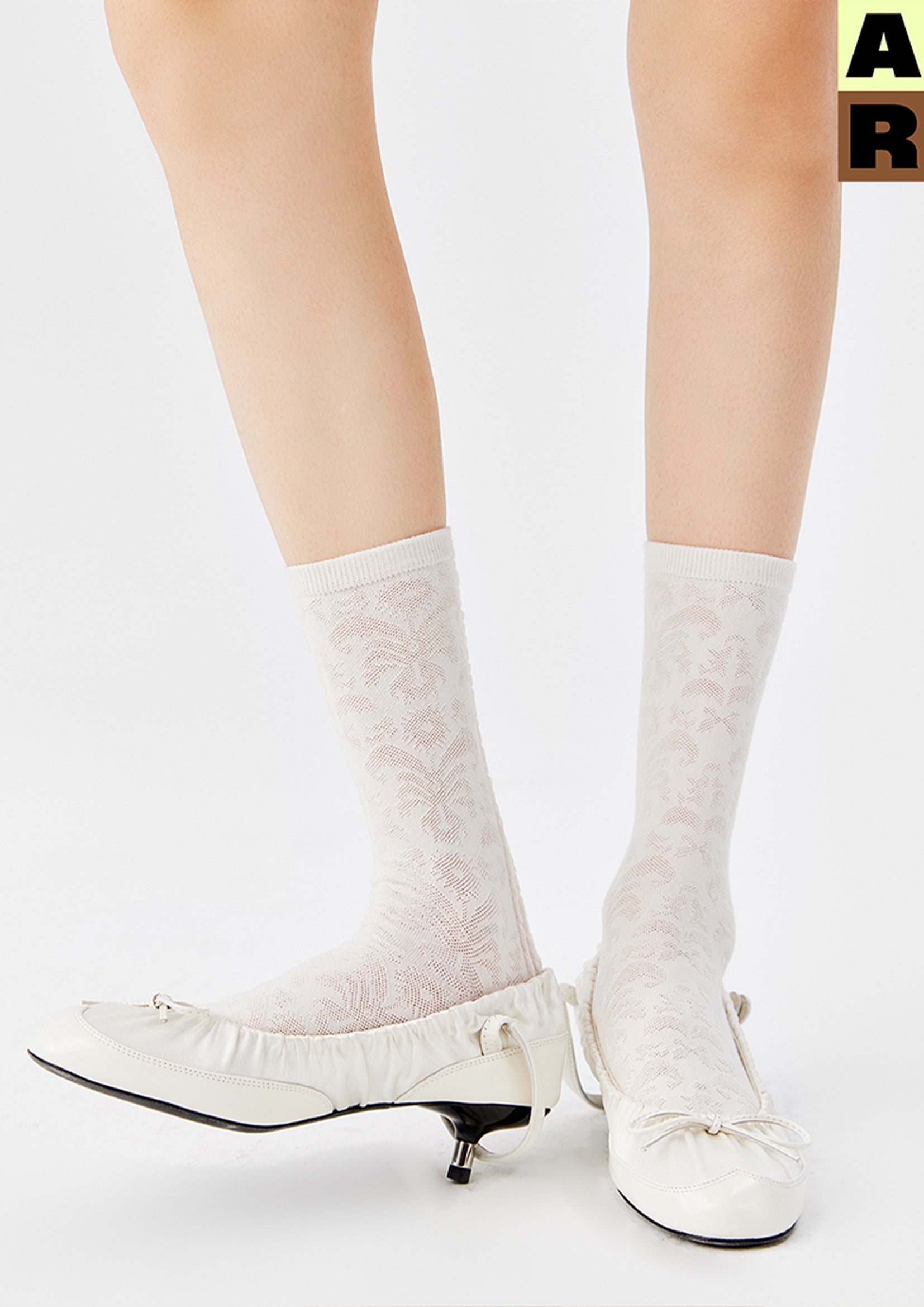 Tendril jacquard mid-calf sock - white