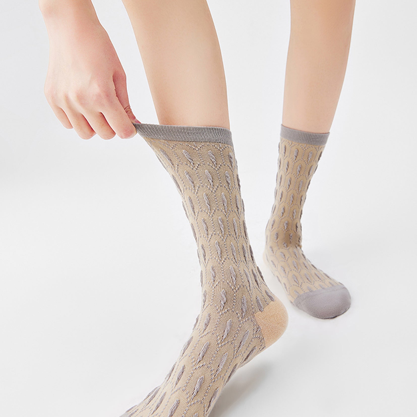 Peacock jacquard mid-calf sock - beige