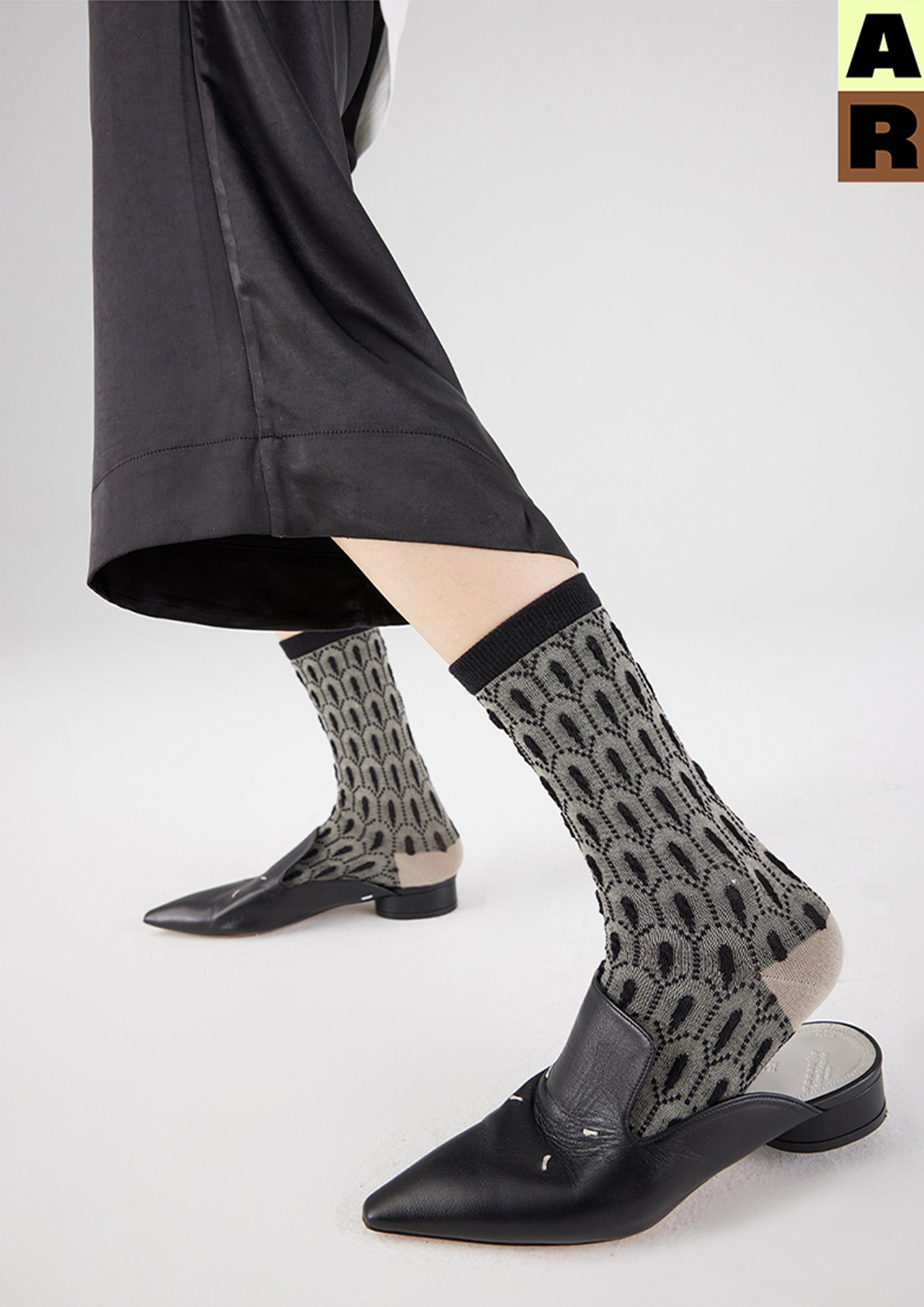 Peacock jacquard mid-calf sock - black