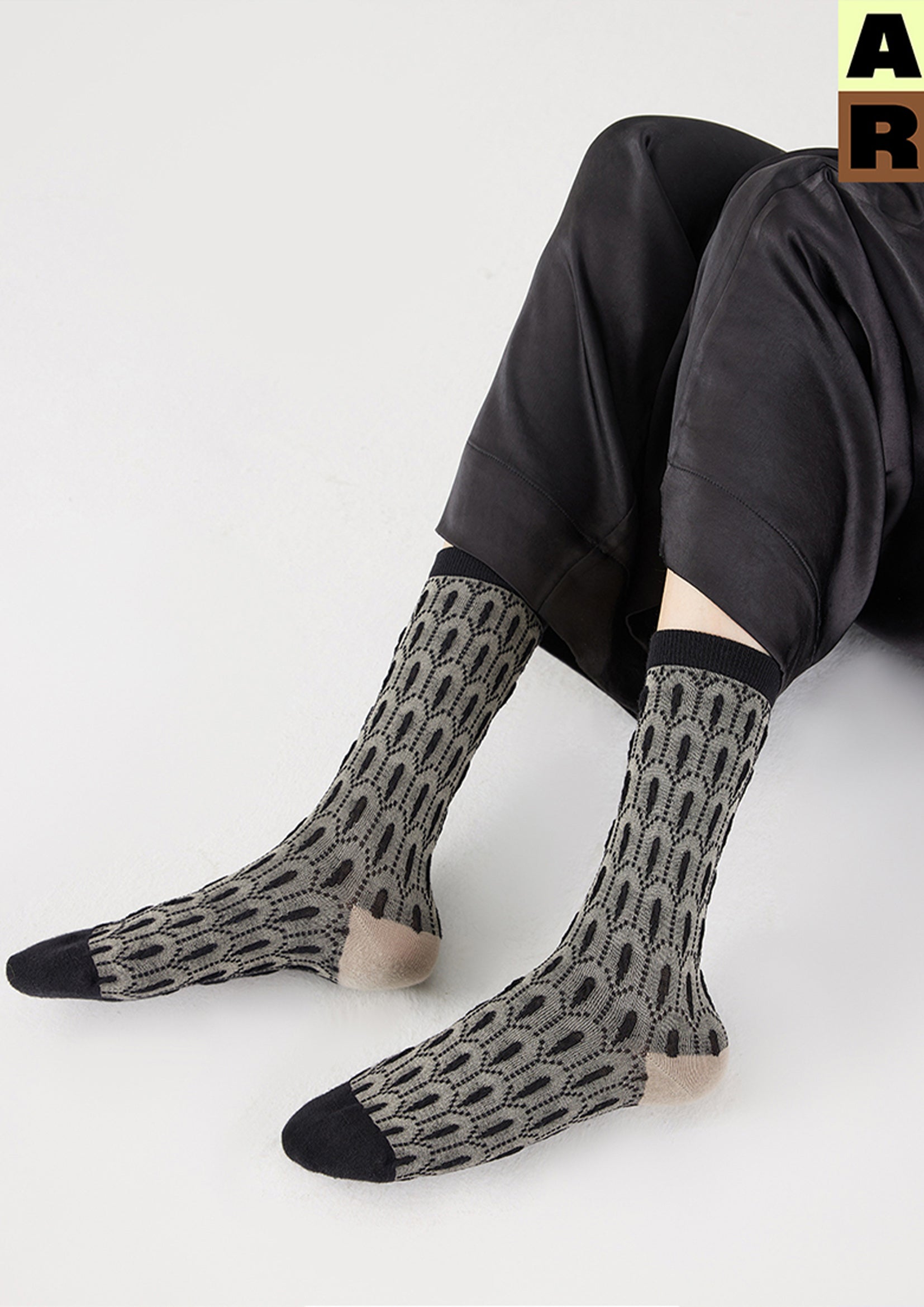 Peacock jacquard mid-calf sock - black