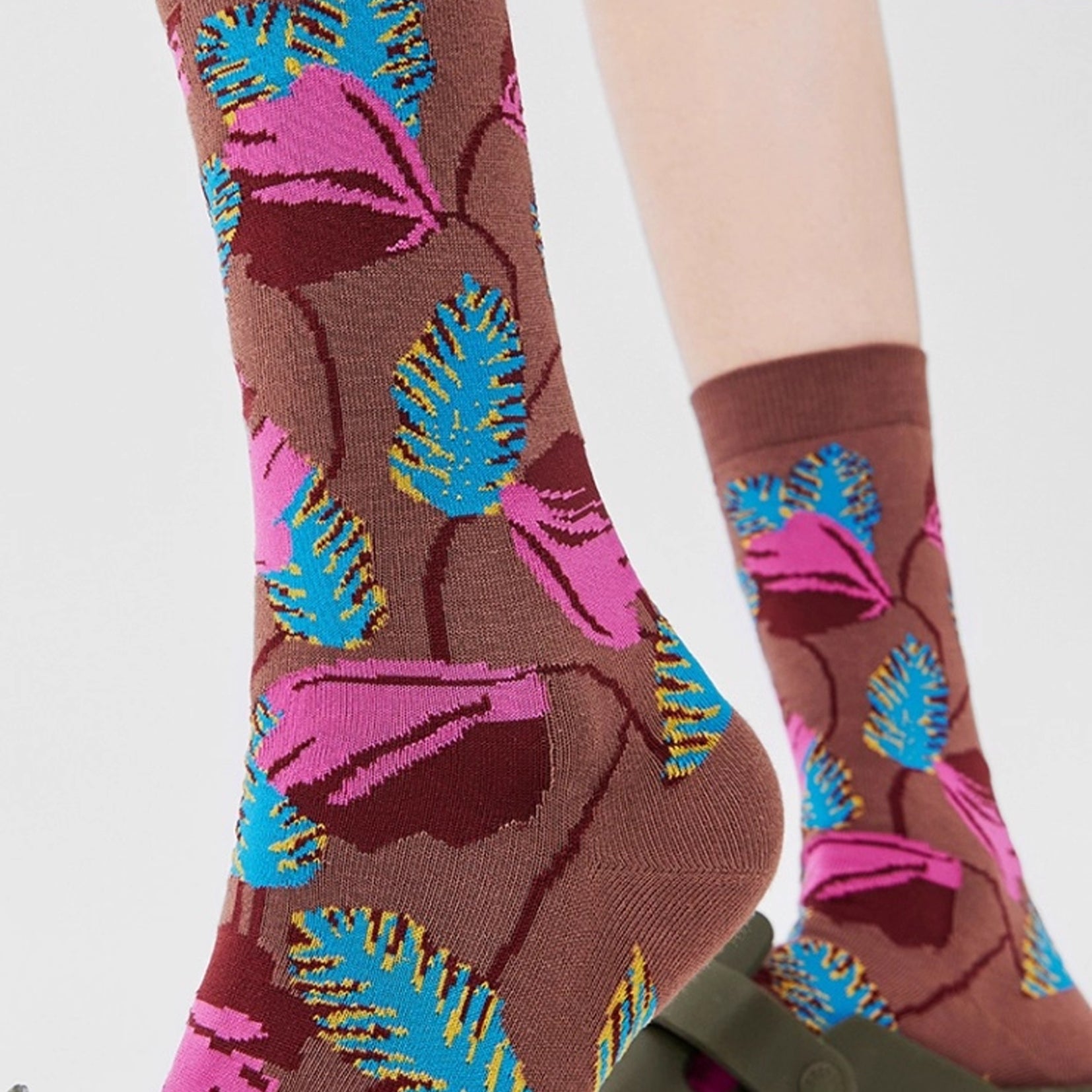 Floral mid-calf socks - cocoa